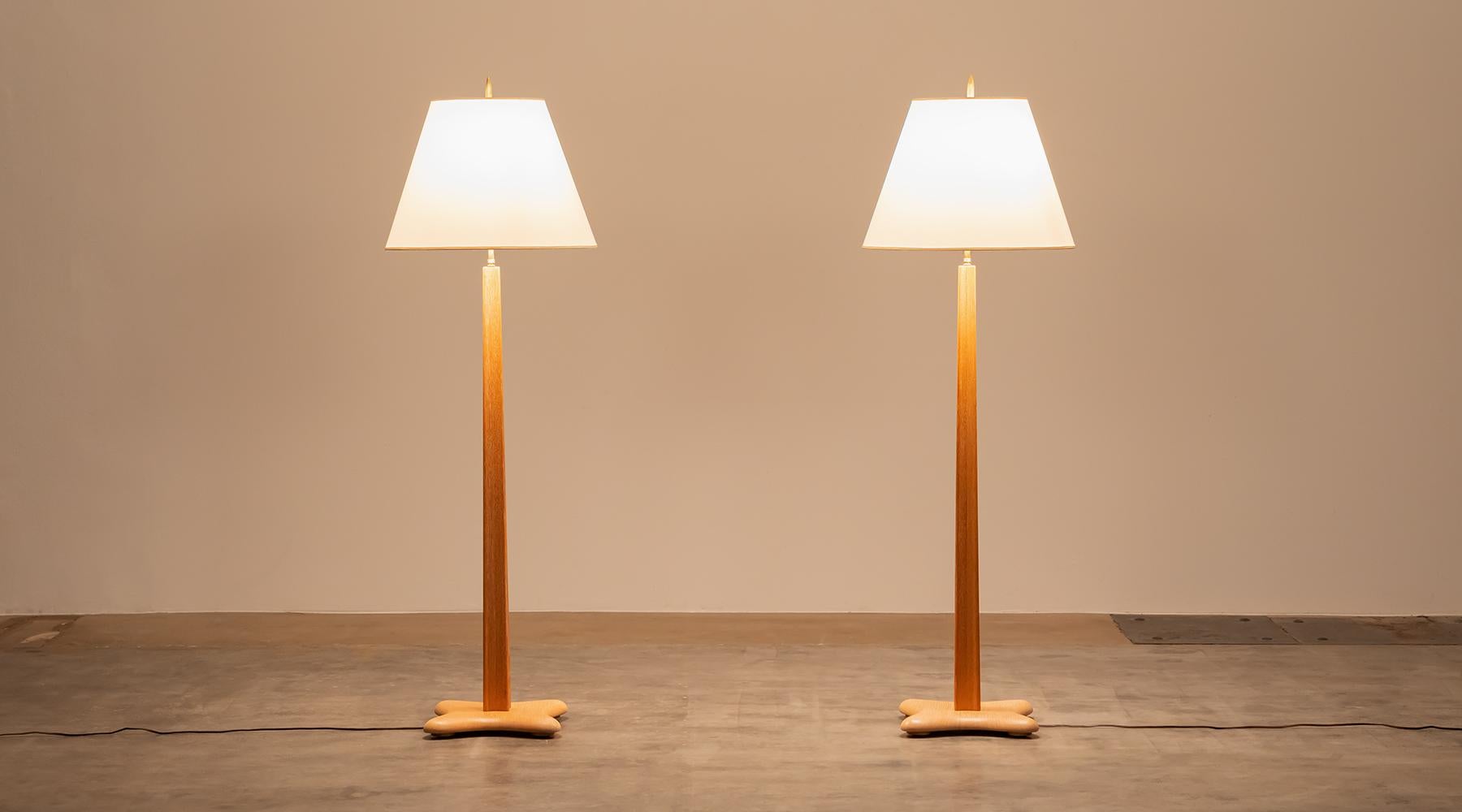 Mid-Century Modern 1940s Pair of T.H. Robsjohn-Gibbings Floor Lamps 'New Re-Covery' For Sale
