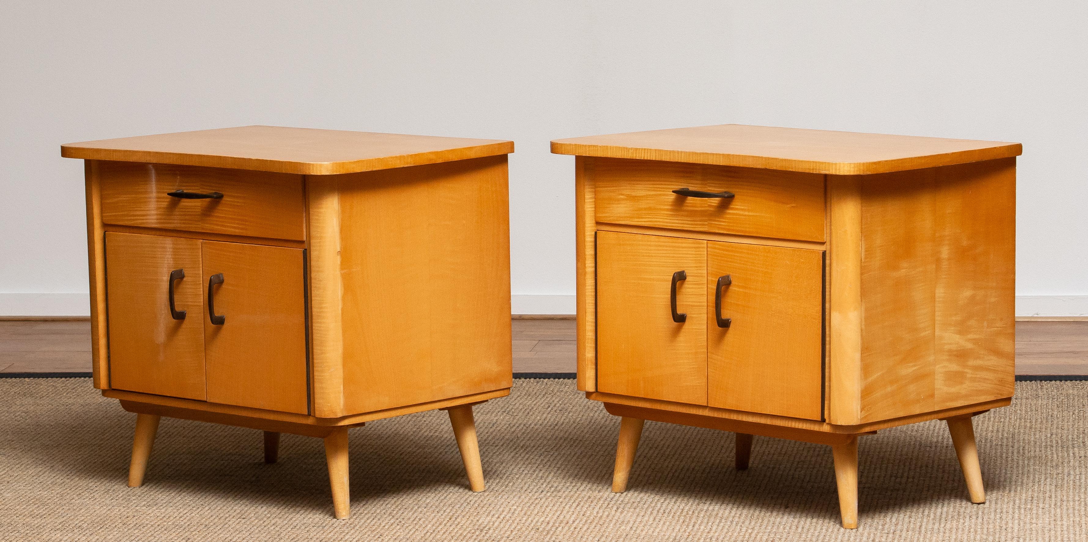 Mid-Century Modern 1940s Pair of Scandinavian Nightstands or Bedside Tables in Elm