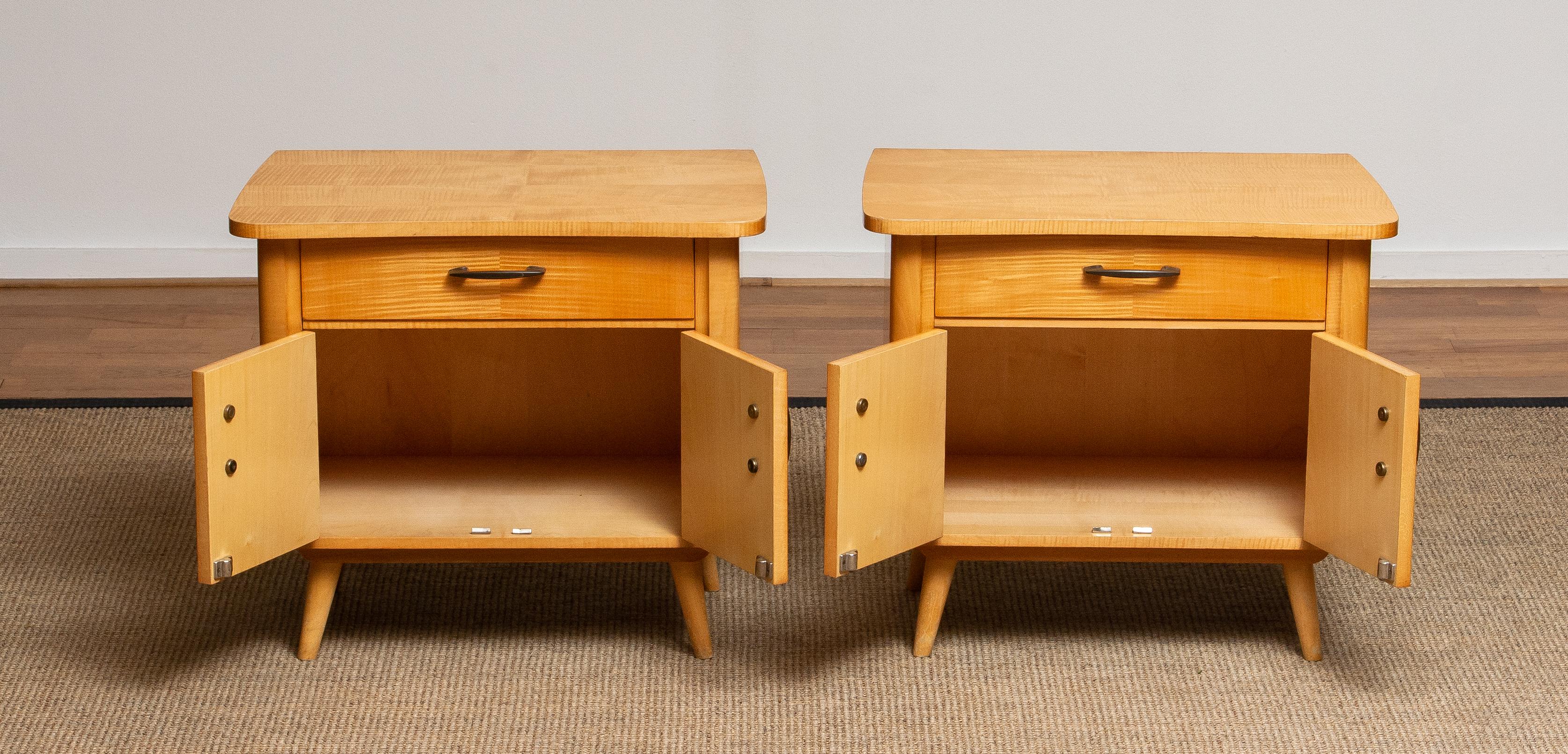 Swedish 1940s Pair of Scandinavian Nightstands or Bedside Tables in Elm