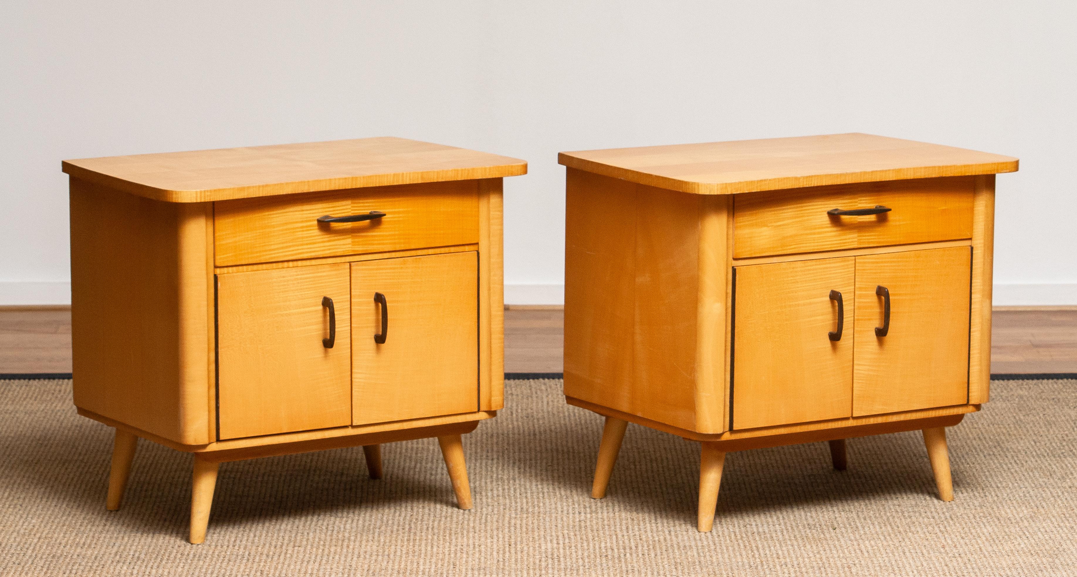 Mid-20th Century 1940s Pair of Scandinavian Nightstands or Bedside Tables in Elm