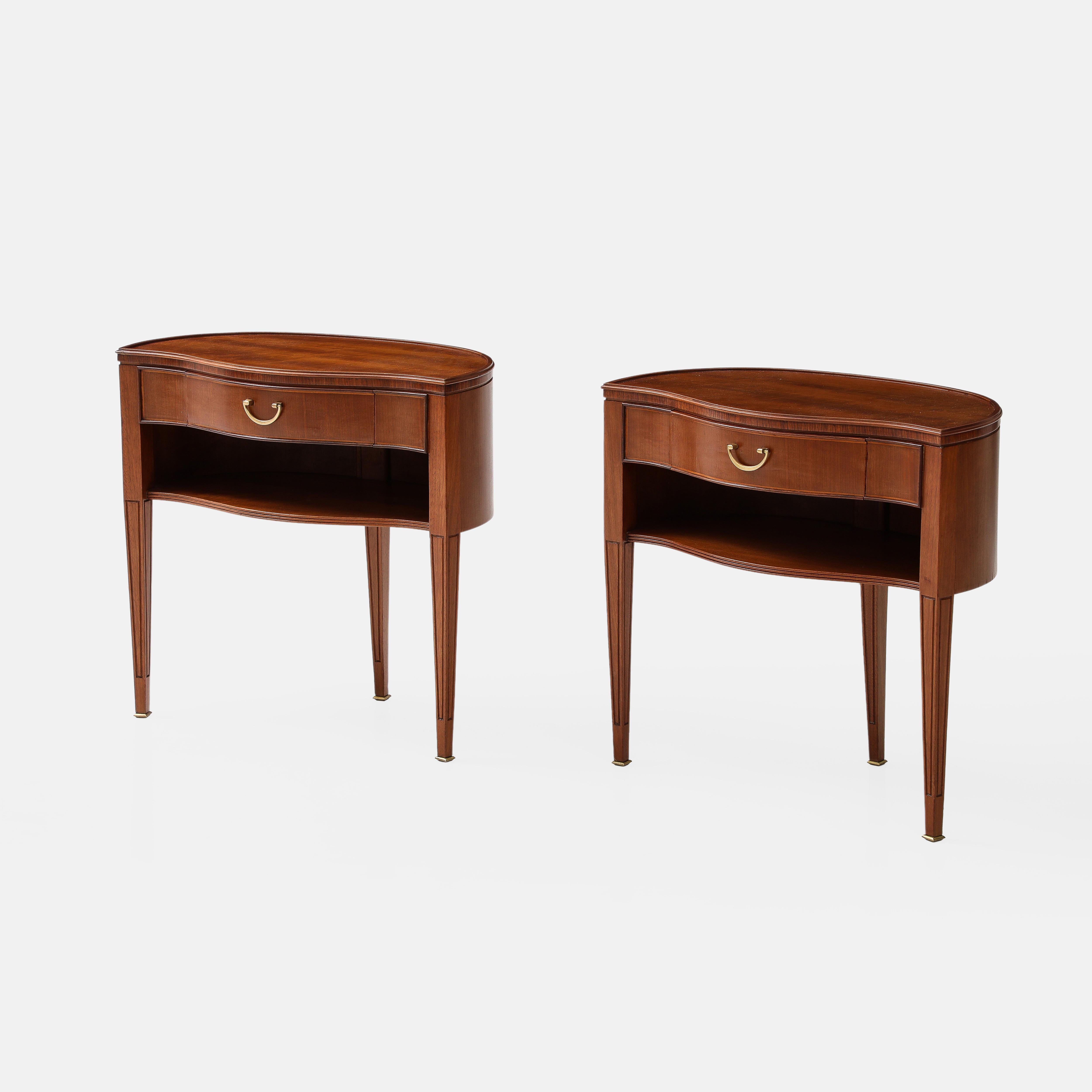 Mid-Century Modern 1950s Paolo Buffa Pair of Mahogany Nightstands or Bedside Tables For Sale