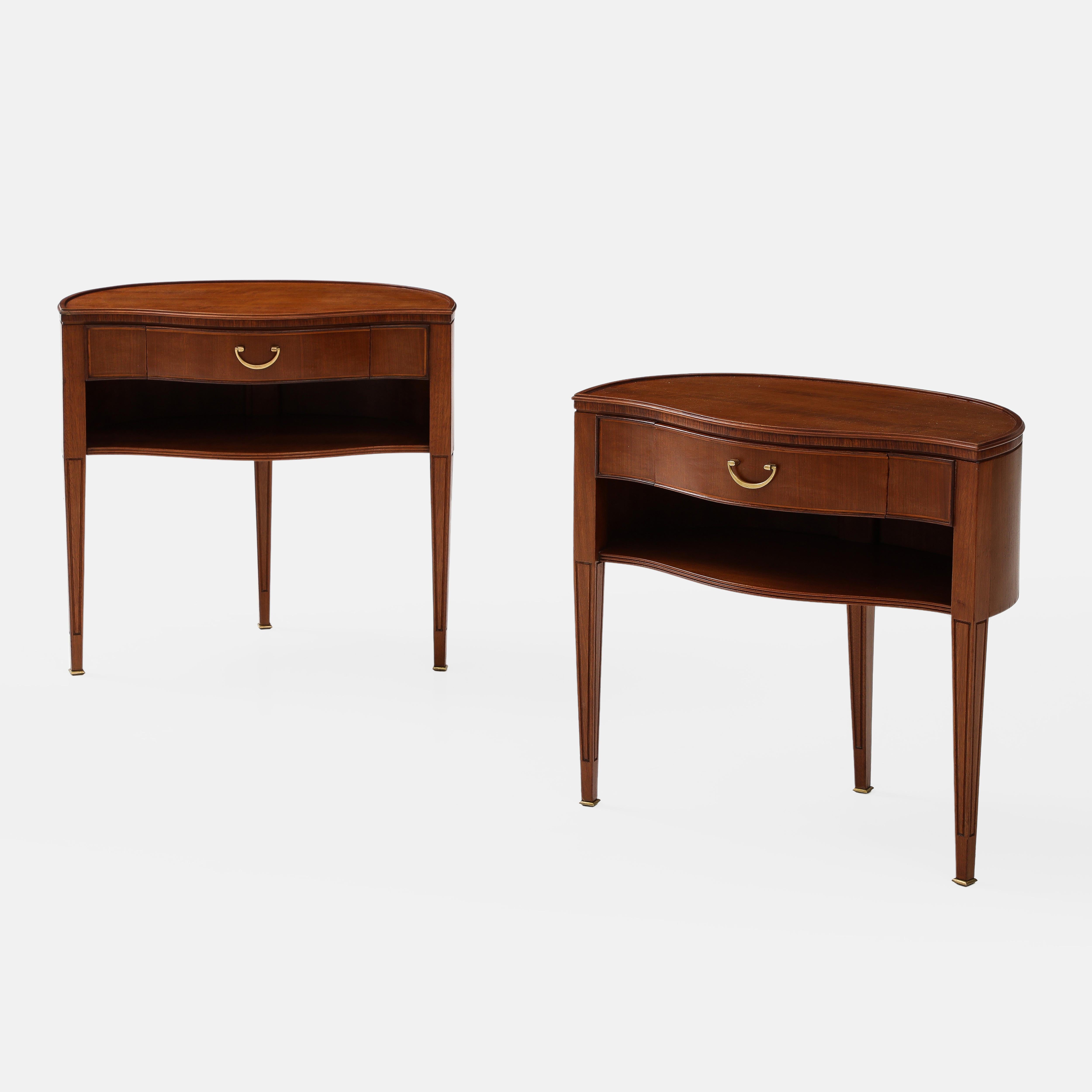 Italian 1950s Paolo Buffa Pair of Mahogany Nightstands or Bedside Tables For Sale