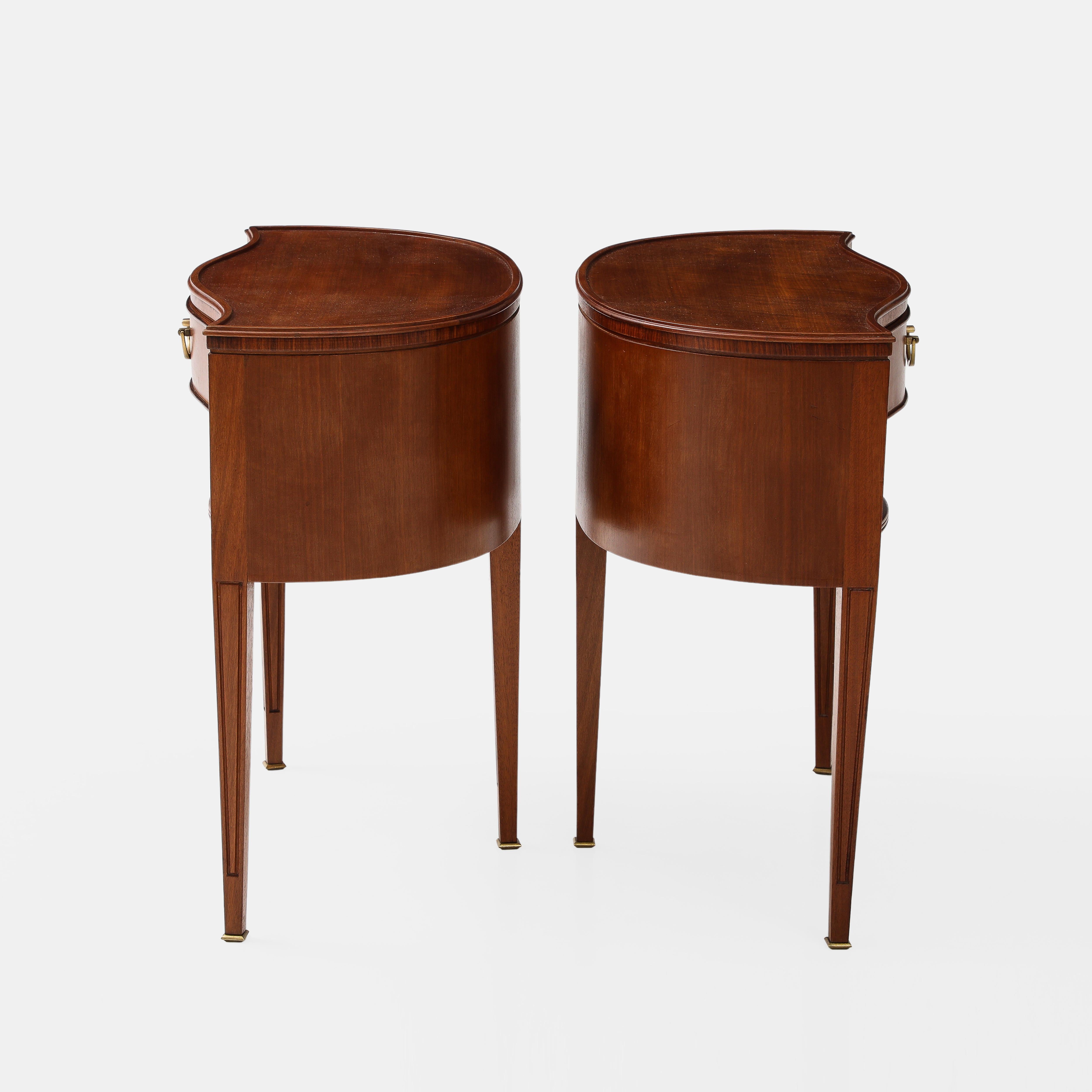 Polished 1950s Paolo Buffa Pair of Mahogany Nightstands or Bedside Tables For Sale