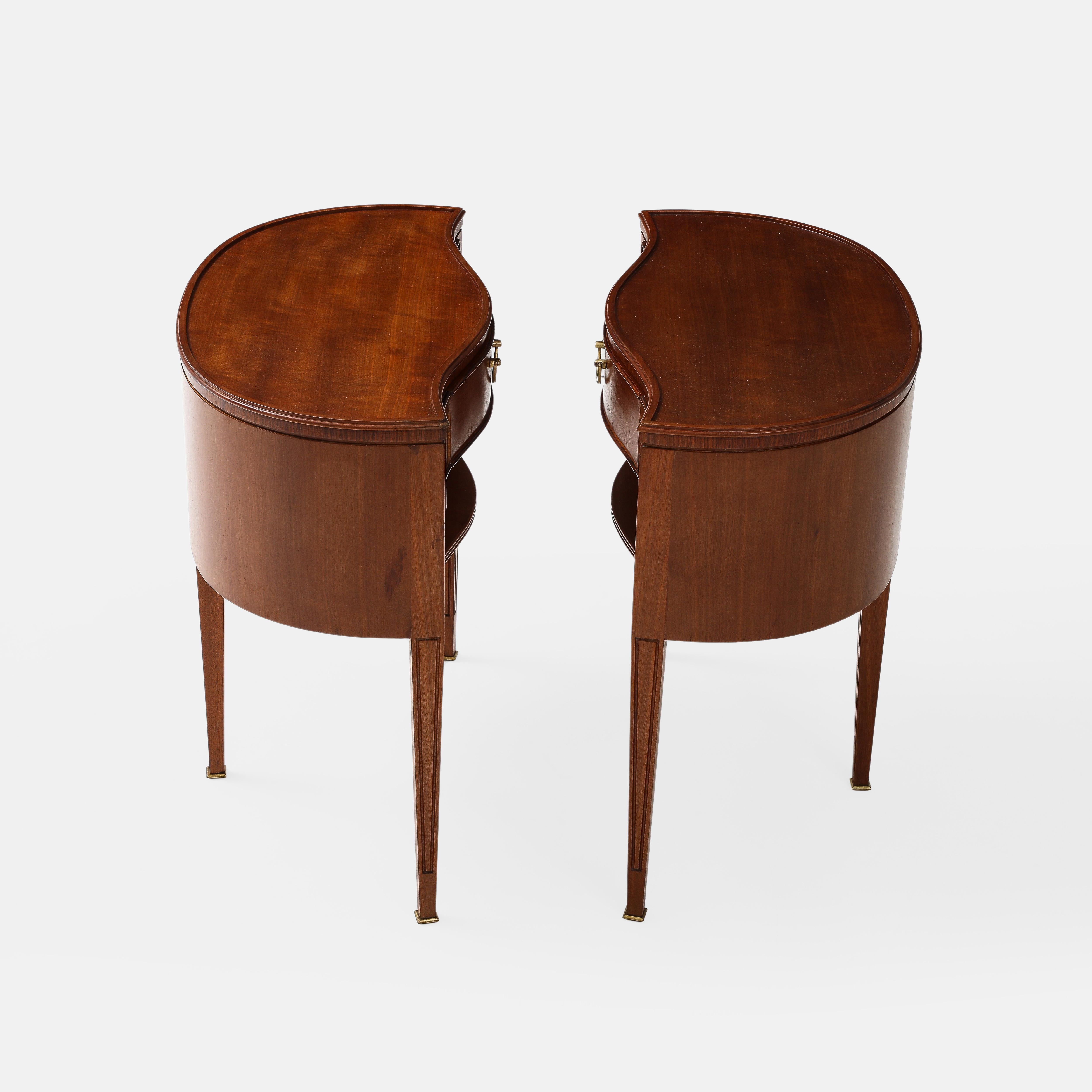 Mid-20th Century 1950s Paolo Buffa Pair of Mahogany Nightstands or Bedside Tables For Sale