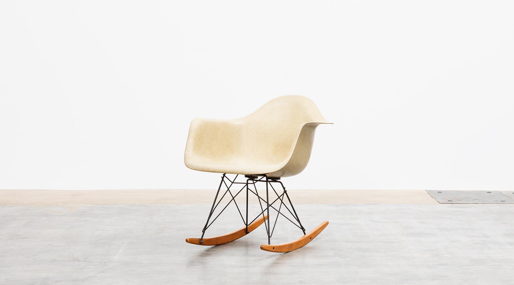 Rocking chair by Charles & Ray Eames, fiberglass shell and birch, USA, 1948

RAR rocking chair designed by famous couple Charles and Ray Eames. This is an early example with beautiful parchment color fiberglass shell that goes into a warm darker