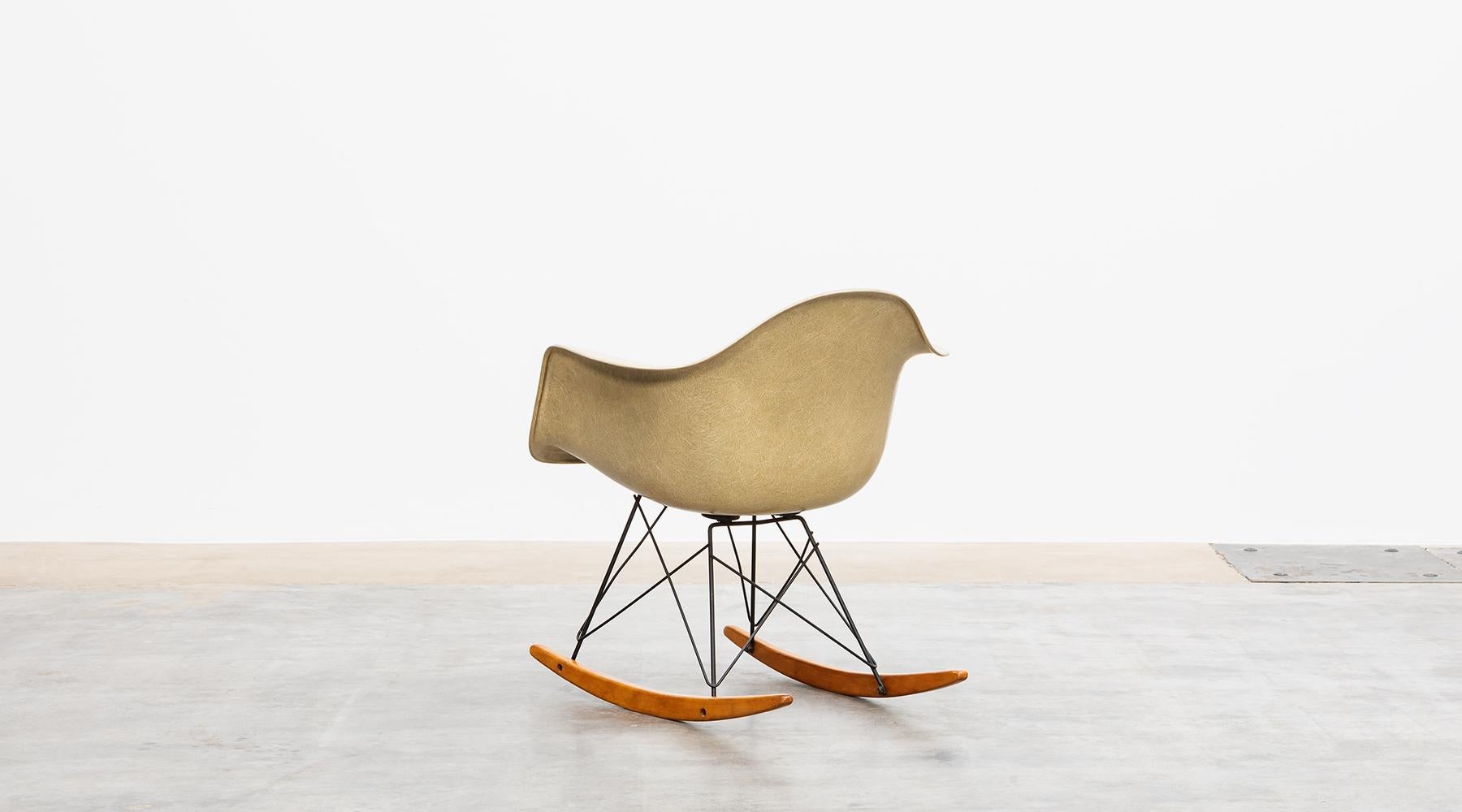 Mid-20th Century 1940s Parchment Color Fiberglass Shell RAR Rocking Chair by Charles & Ray Eames For Sale