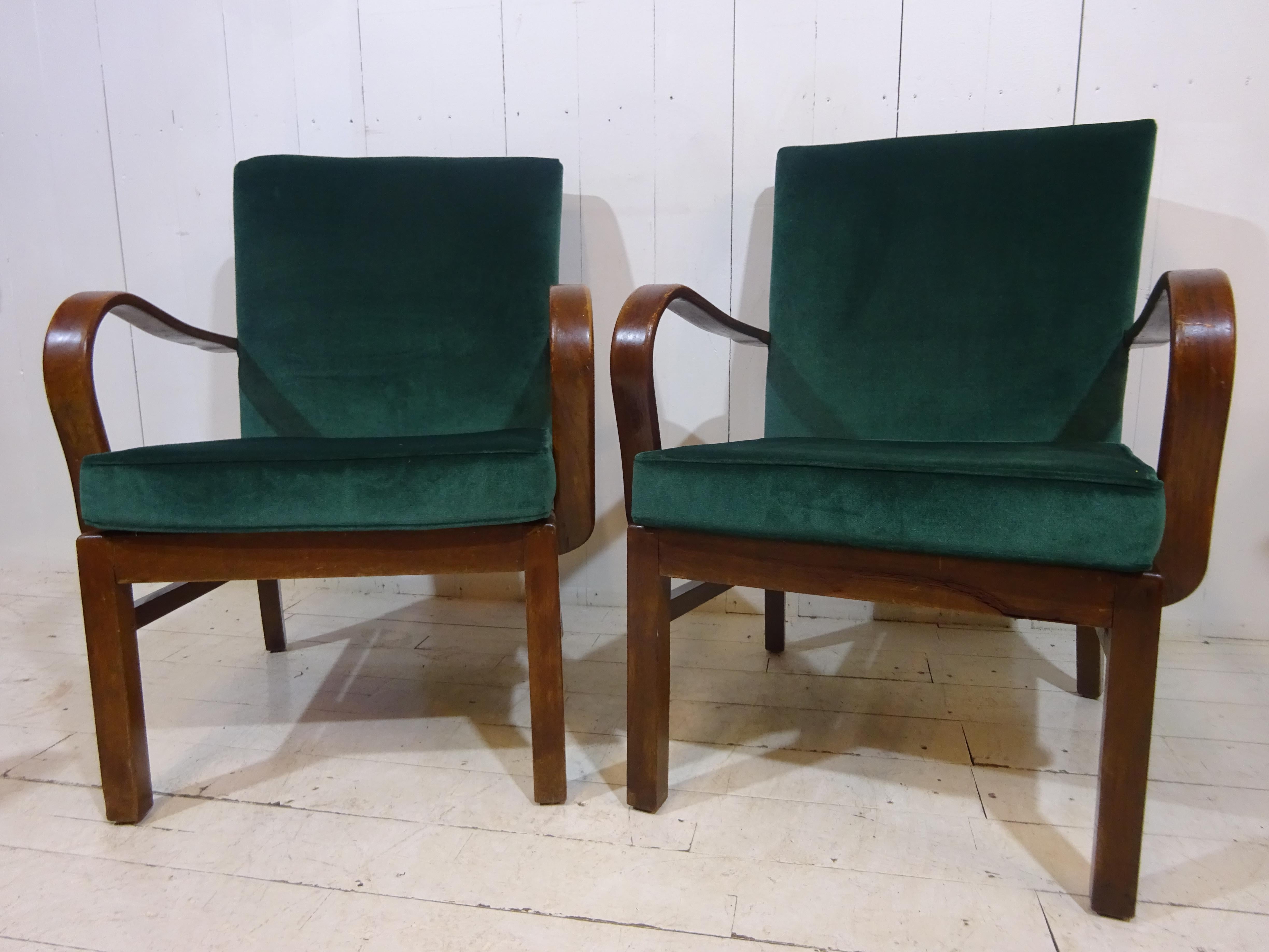 Parker Knoll Armchair

Love the shape of these fabulous chairs. 

Parker Knoll is a British furniture manufacturing company, formed in 1931 by British furniture manufacturer Frederick Parker and Willi Knoll, a German inventor of a new form of