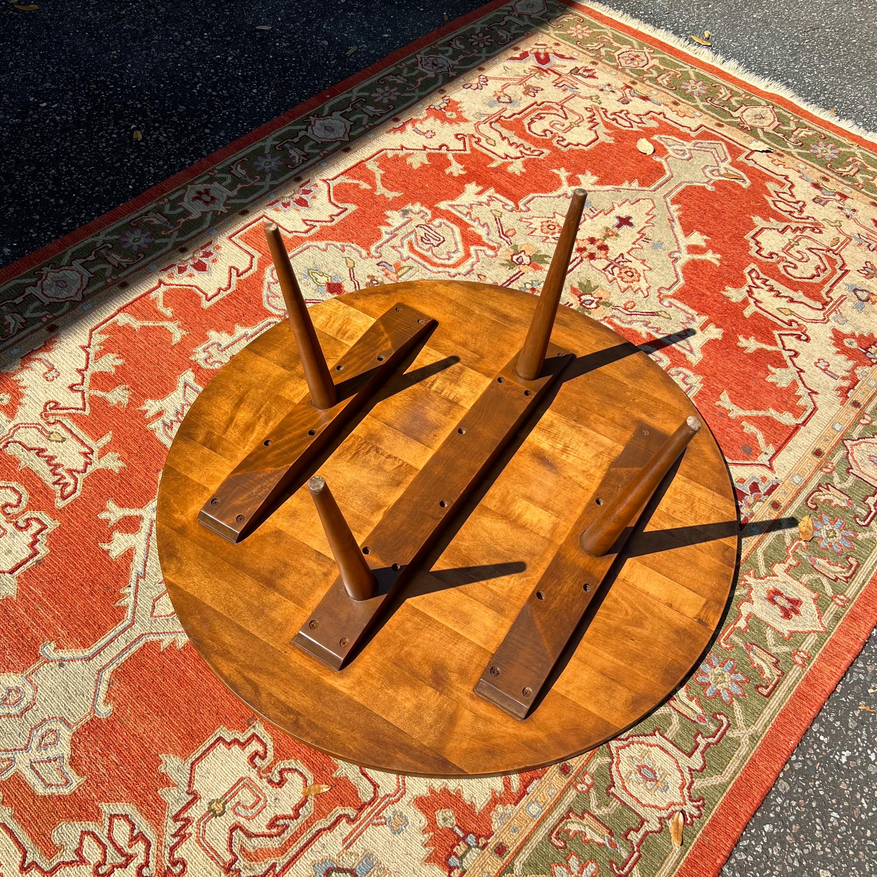 1940s Paul McCobb for Planner Group Round Coffee Table, Unmarked In Good Condition For Sale In Charleston, SC