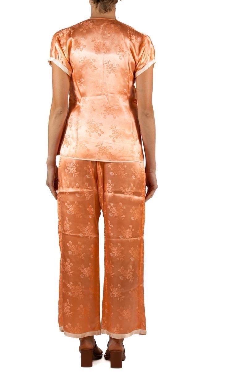 1940S Peach Silk Jacquard Embroidered Pajamas For Sale 2
