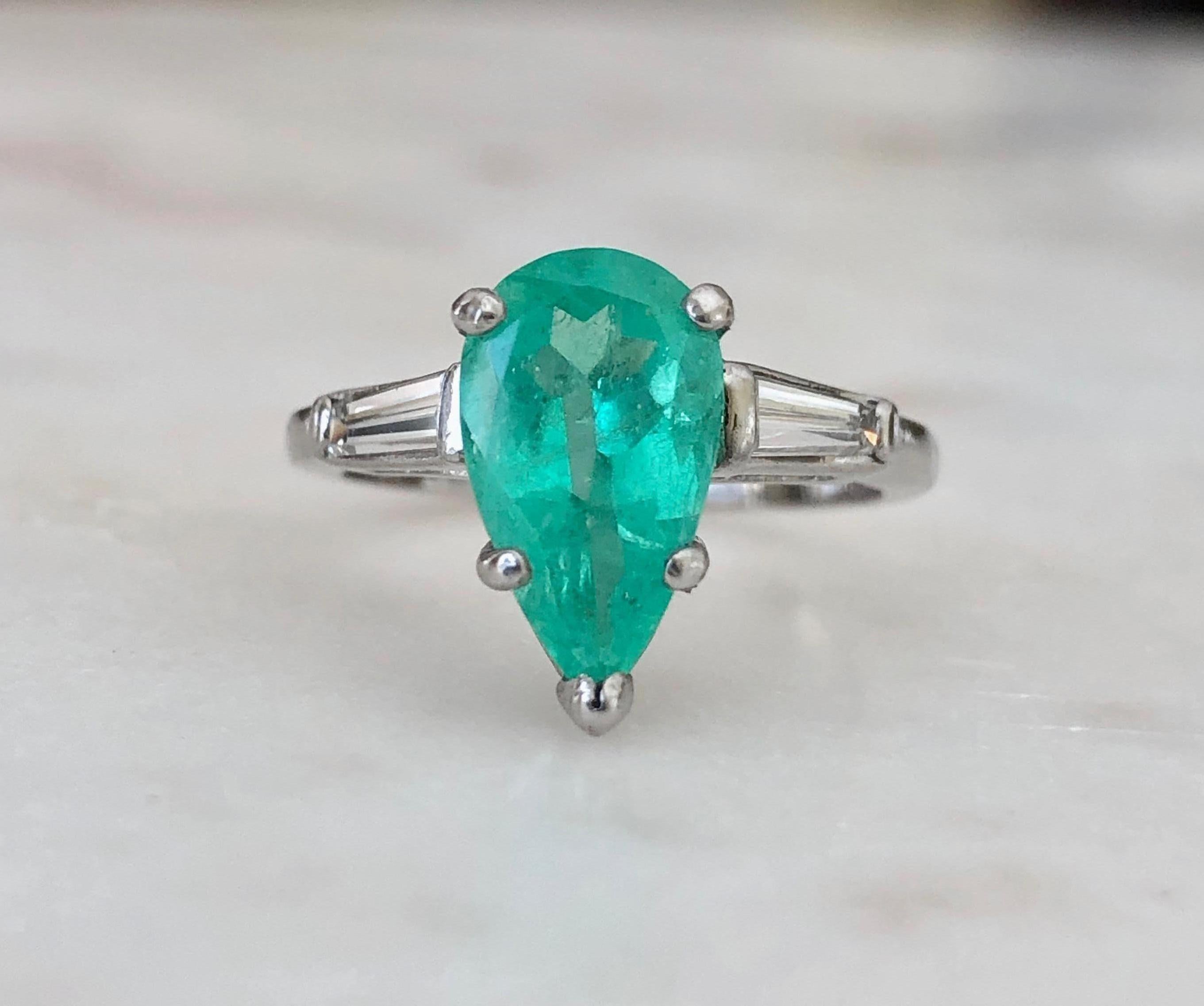 vintage pear shaped emerald ring