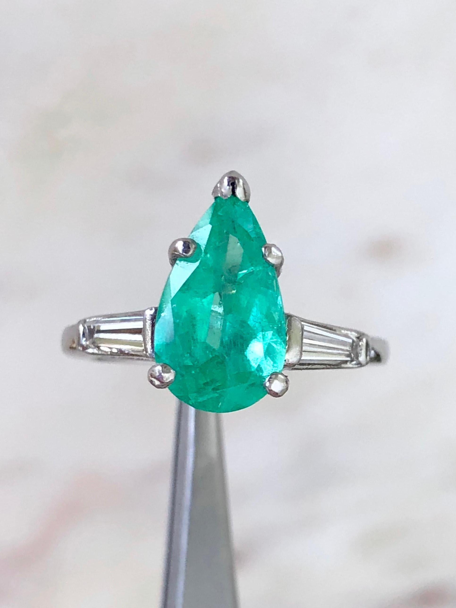 Antique Art-Deco Emerald Diamond Engagement Platinum Ring Pear Shape For Sale 3