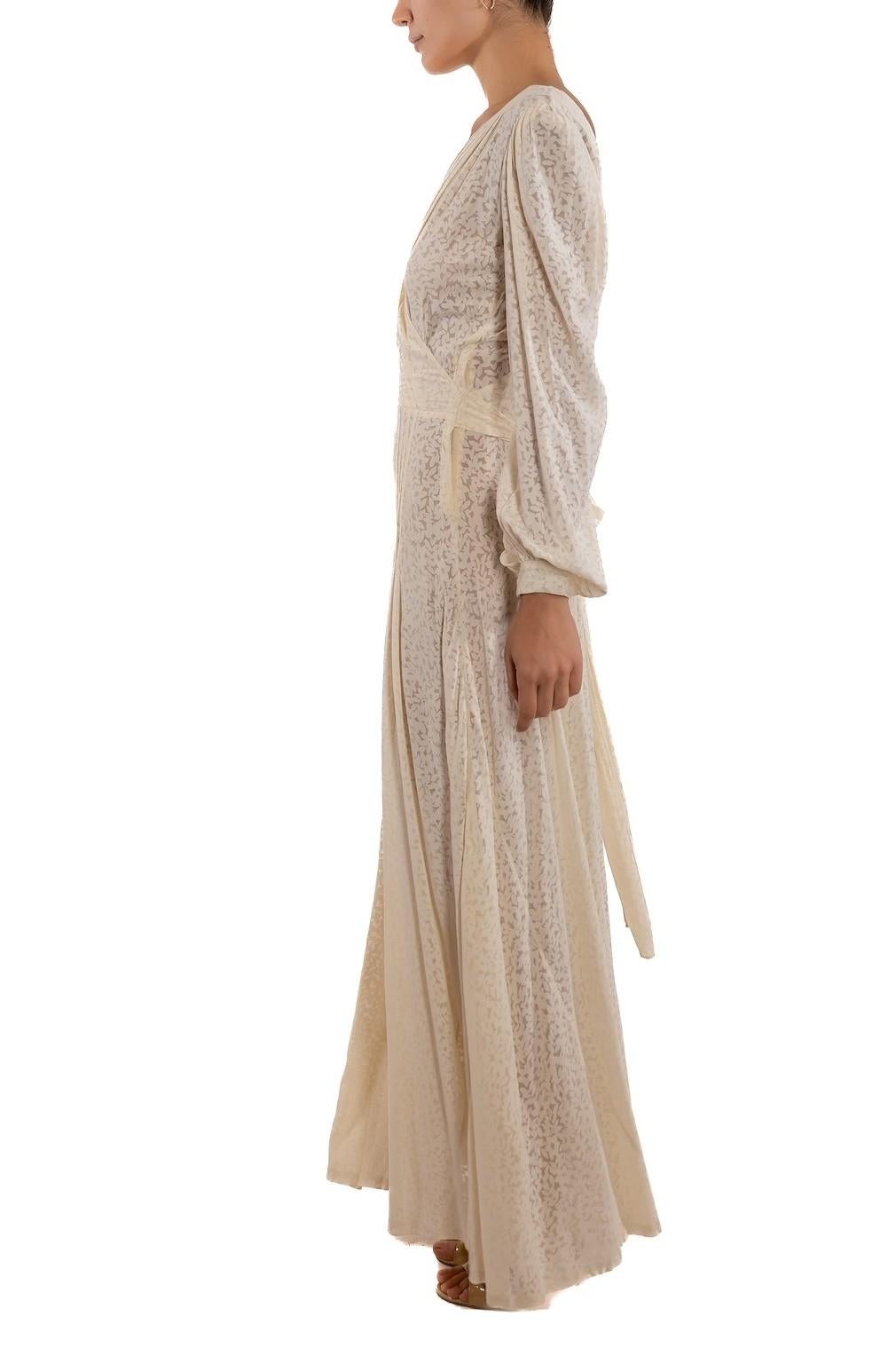 Blanc 1940S Pearl White Burnout Chiffon Sheer Dress With Floral Pattern (Robe en mousseline à motifs floraux) en vente