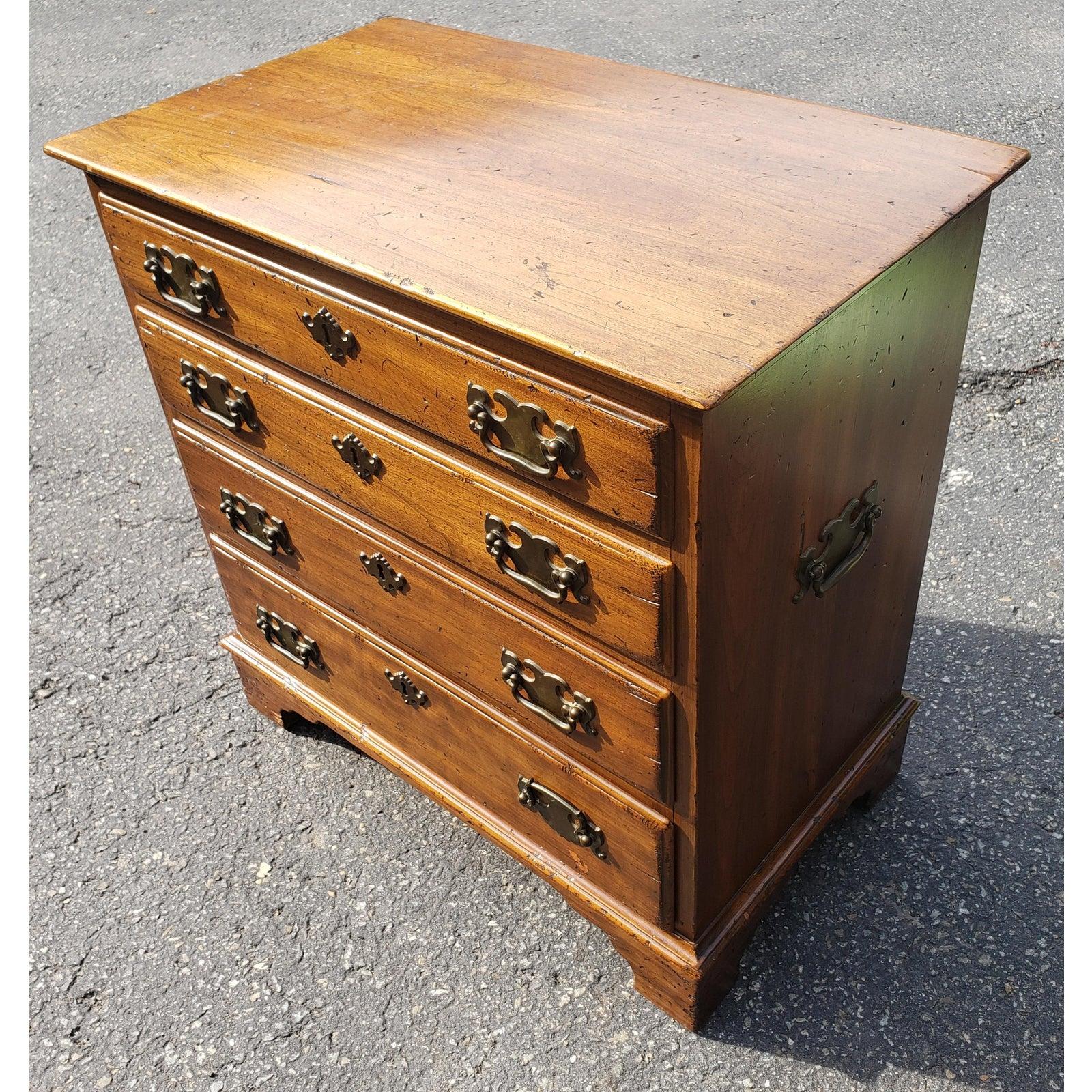 Vintage distressed Pennsylvania House chest of drawers. Few signs of age.
Measurements: 25 W x 14 D x 25 H.