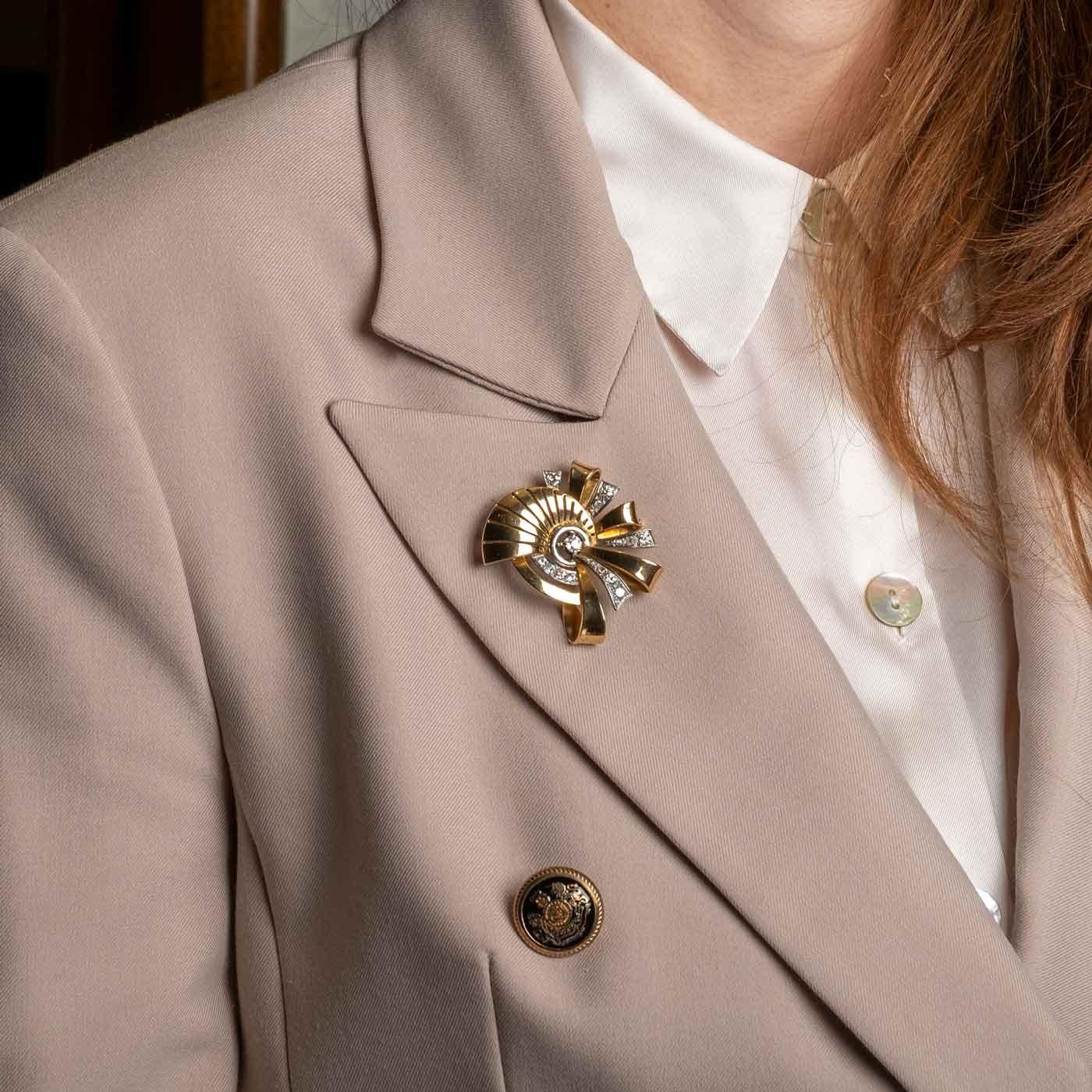 Old European Cut 1940s period brooch in gold, platinum and diamonds For Sale