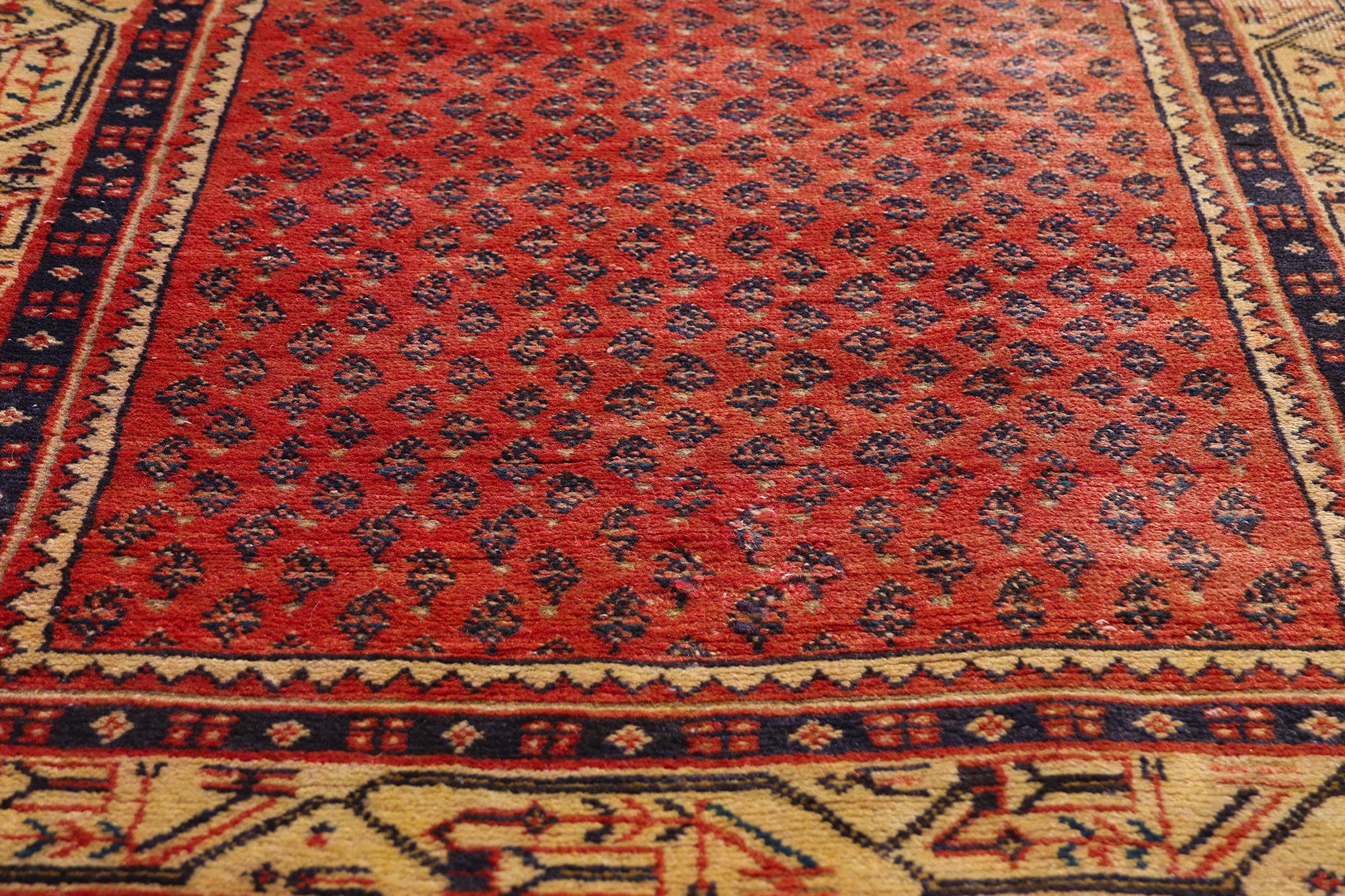 1940'S Persian Mahal Carpet with Traditional Style In Distressed Condition For Sale In Dallas, TX