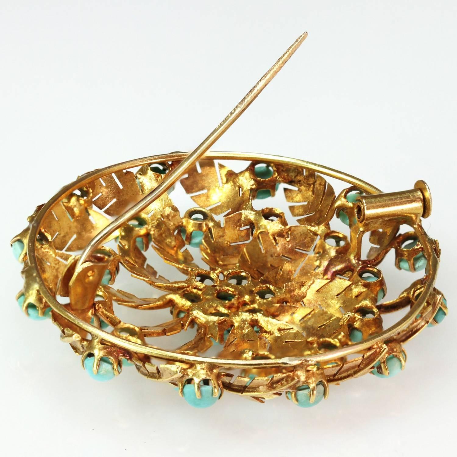 1940s Persian Turquoise Yellow Gold Round Leaf Brooch In Excellent Condition In New York, NY