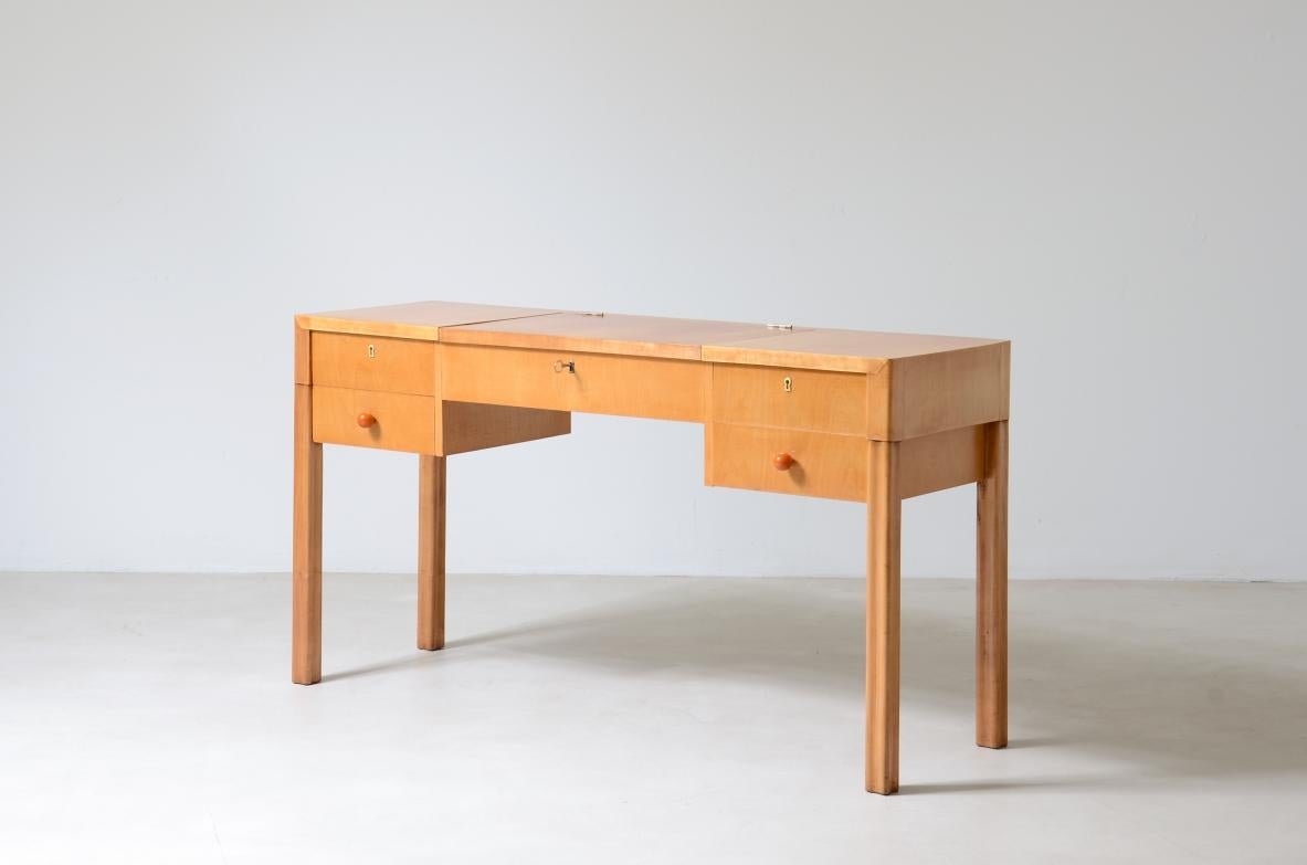 Érable Table console Petinoise des années 1940 en érable blond en vente