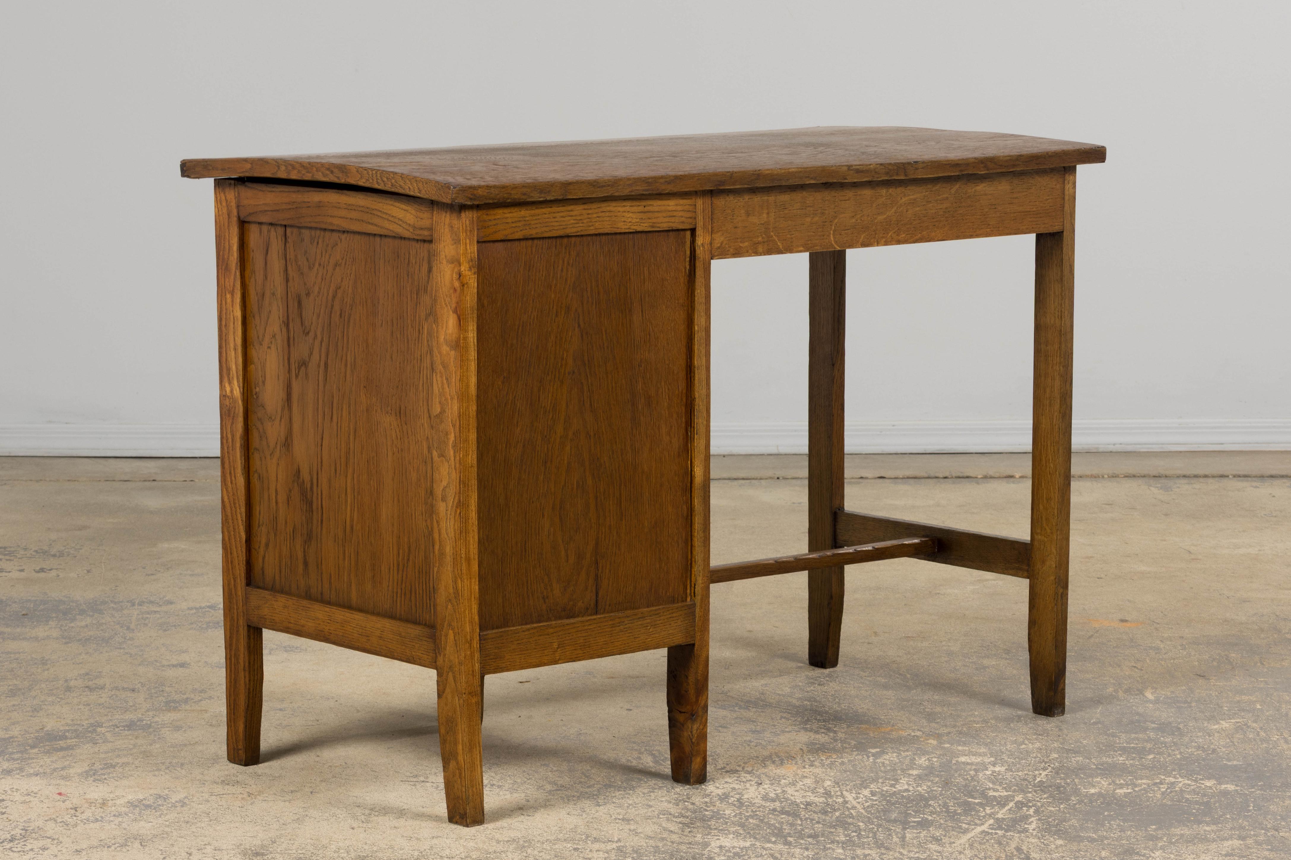 Scrivania da ufficio in quercia francese Art Deco degli anni '40 in vendita 9