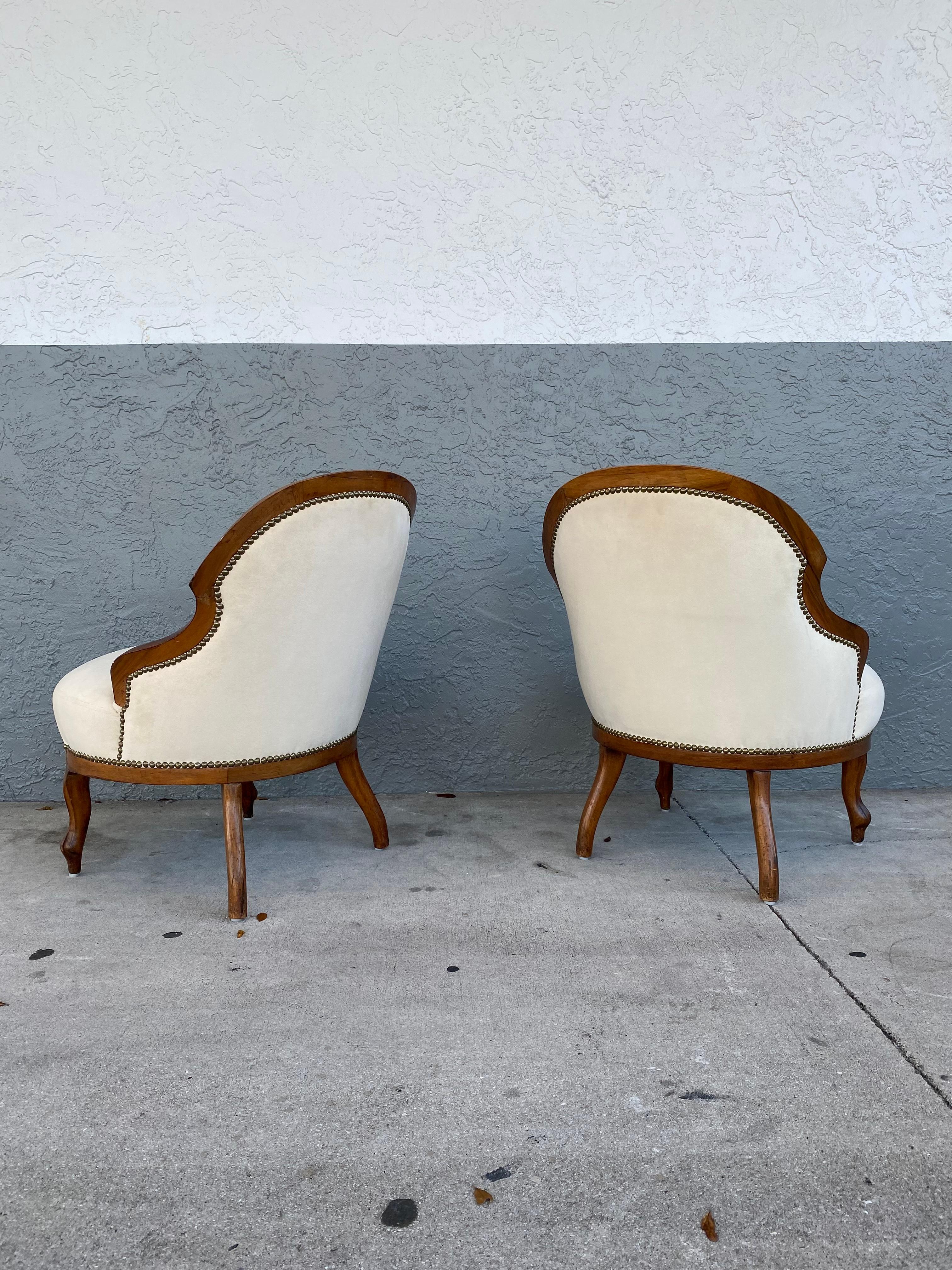 Mid-20th Century 1940s Petite Nailhead Spoon Curved Rounded Slipper Chairs, Set of 2 For Sale