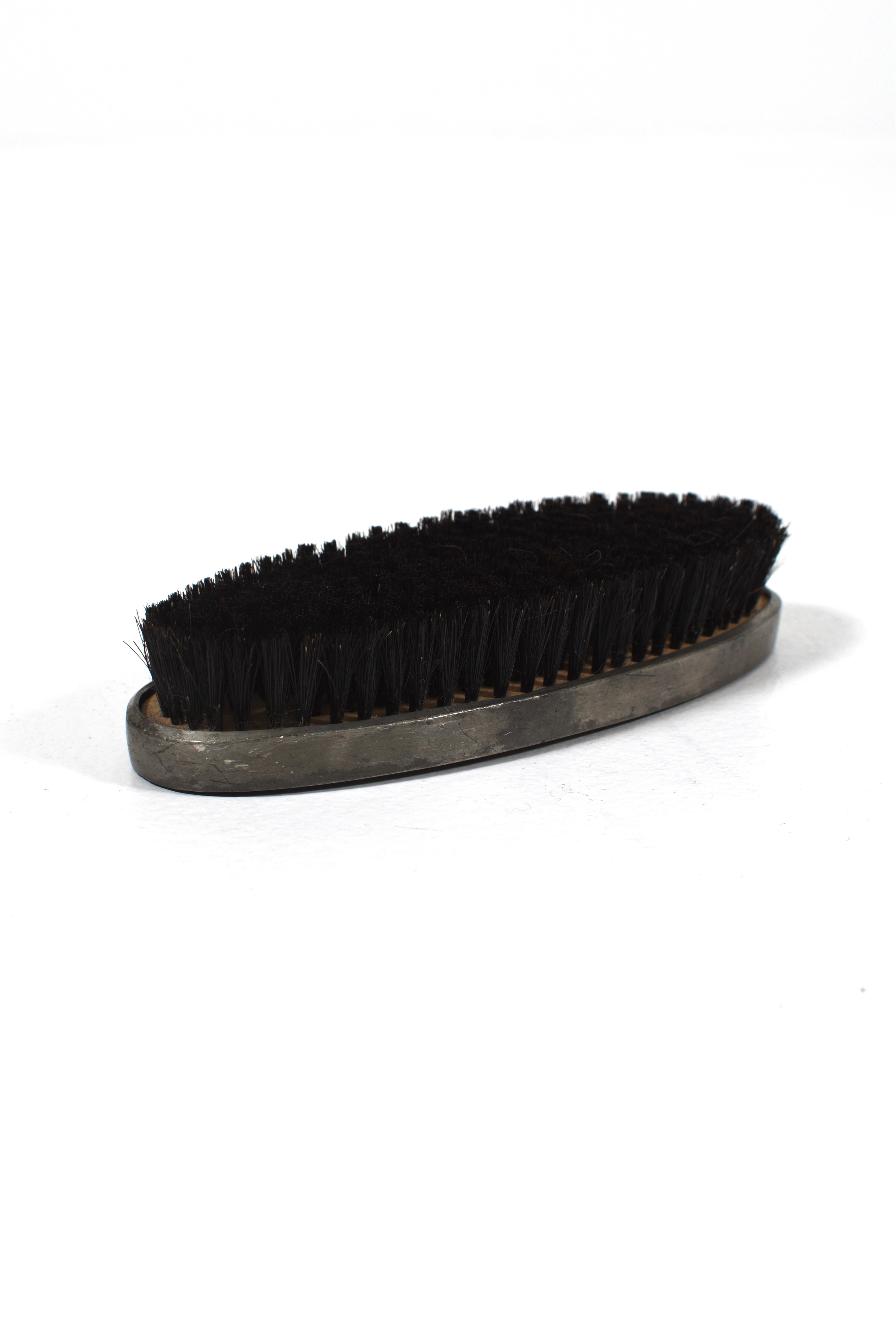 1940s Pewter Clothes Brush with Female Relief – Art Deco Style Garment Brush For Sale 2