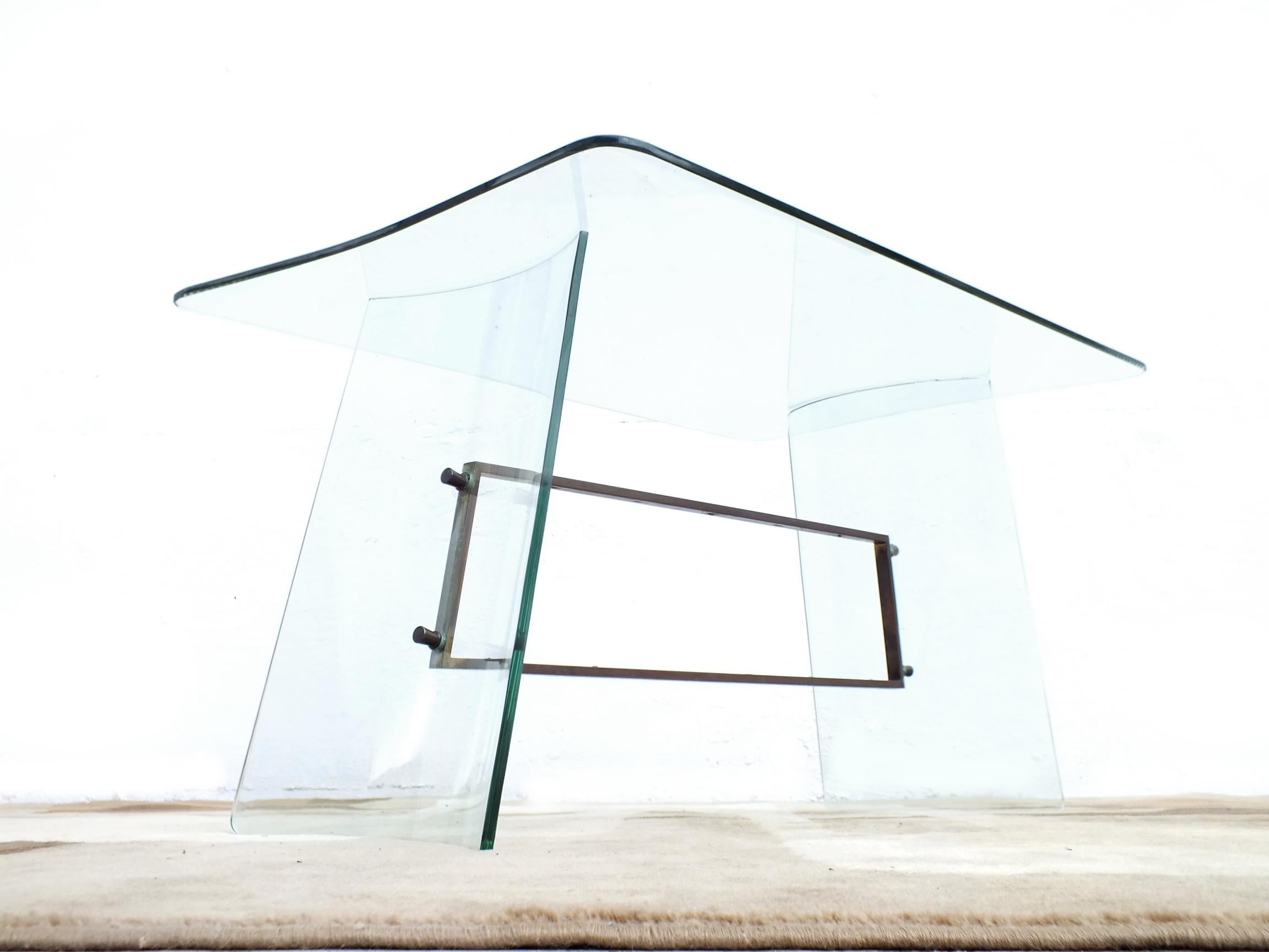 attribué à Pietro Chiesa design années 40 table basse par Fontana Arte production Italie

 Très bon état A, à l'exception de trois petits défauts dans le verre d'une jambe 

 mais invisible car sous le plateau en verre. Vous voyez dans les photos