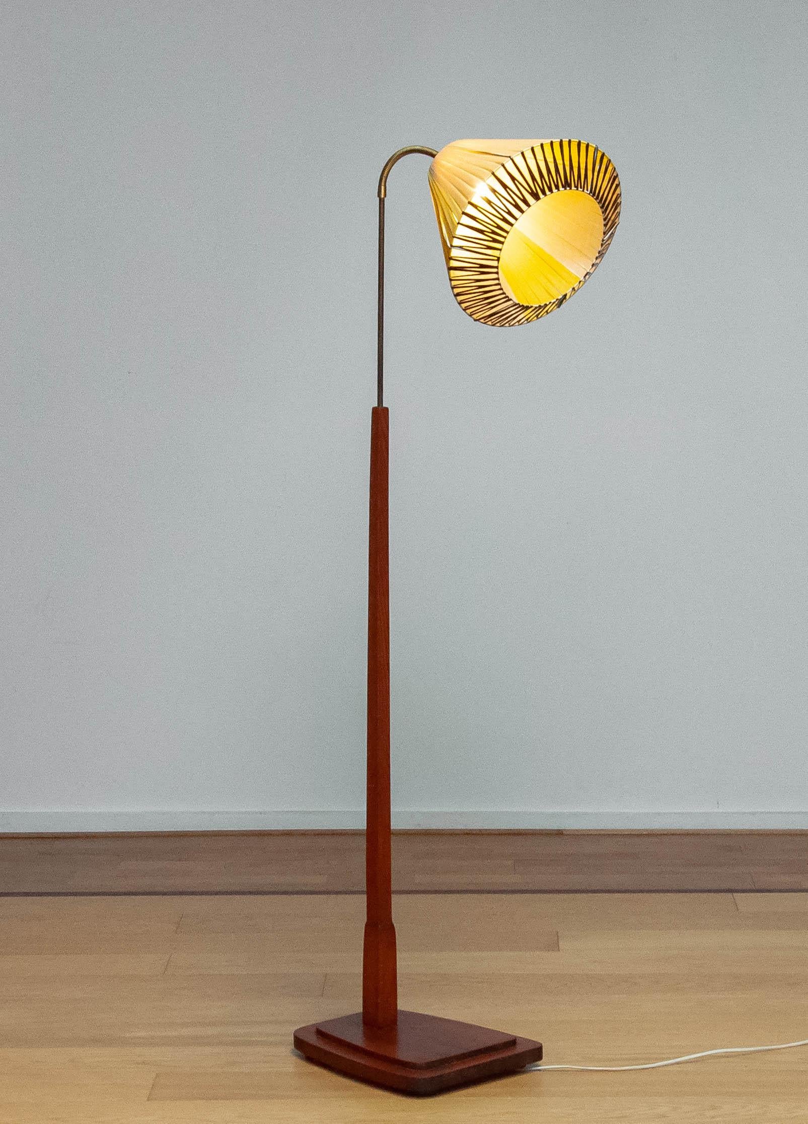 1940s Pine Floor Lamp with Pine Base and Polyester Ribbon Wrapped Shade For Sale 3