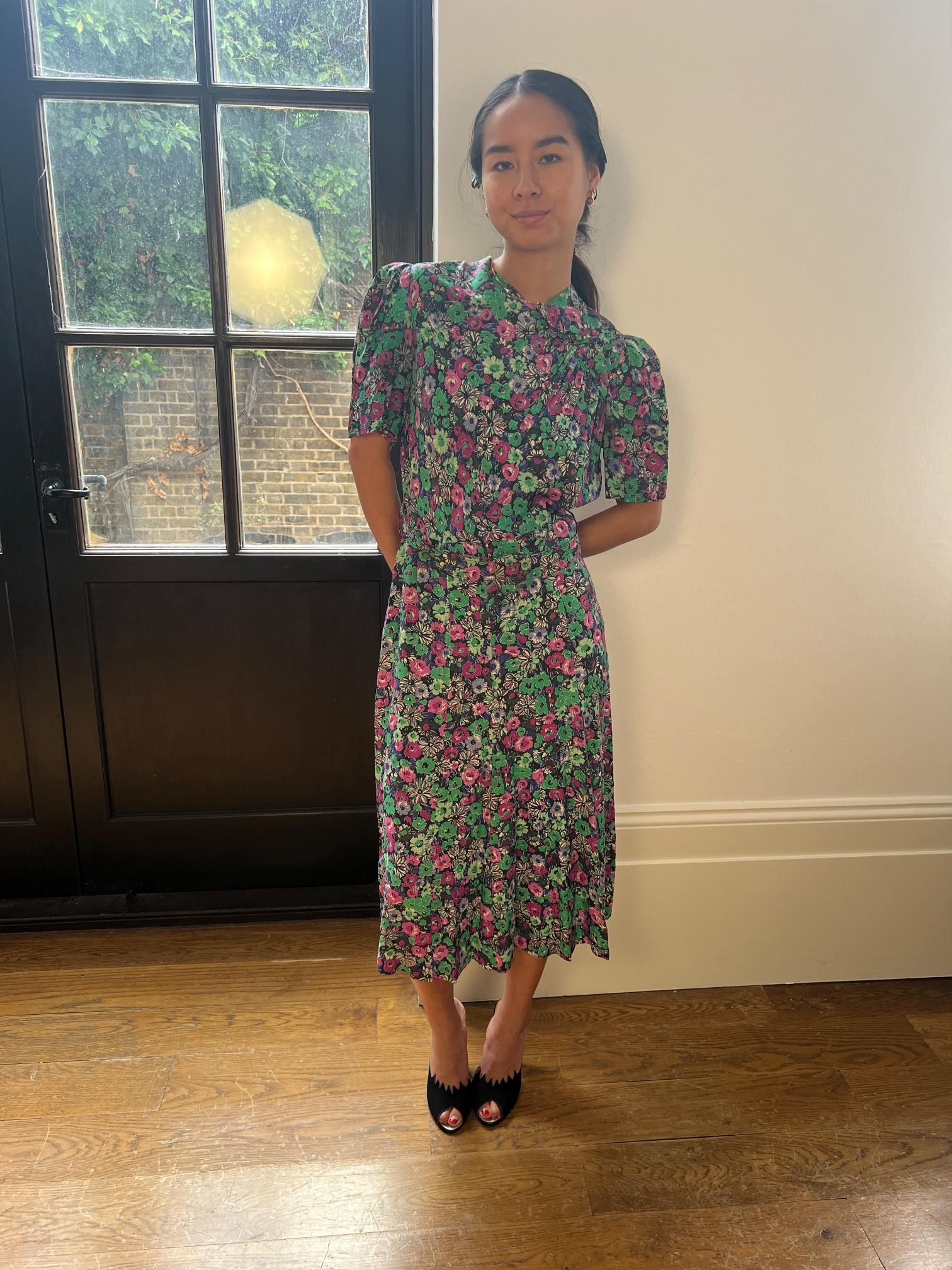De las mujeres Vestido de té floral de rayón rosa y verde de los años 40 en venta