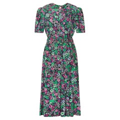 Abito da tè floreale in rayon rosa e verde degli anni '40
