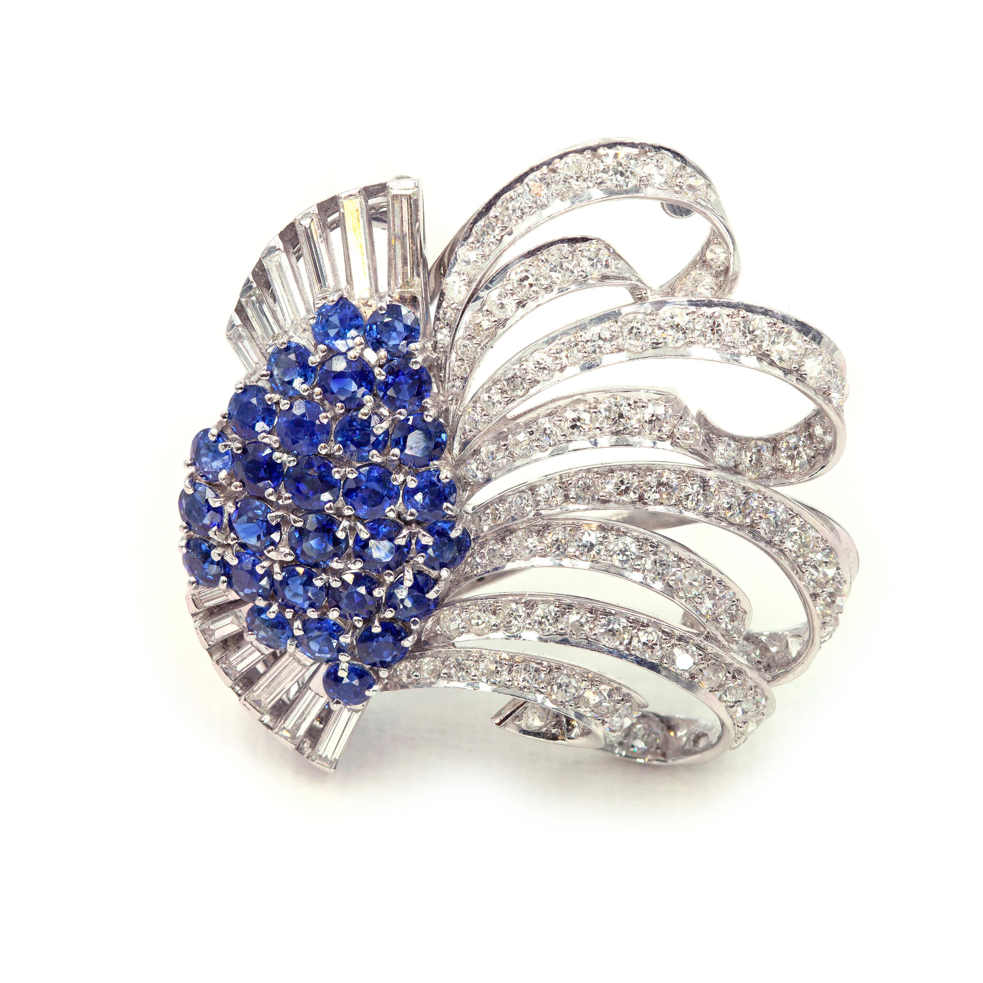 1940er Jahre Platin Diamant und Saphir Duette Brosche im Angebot 2