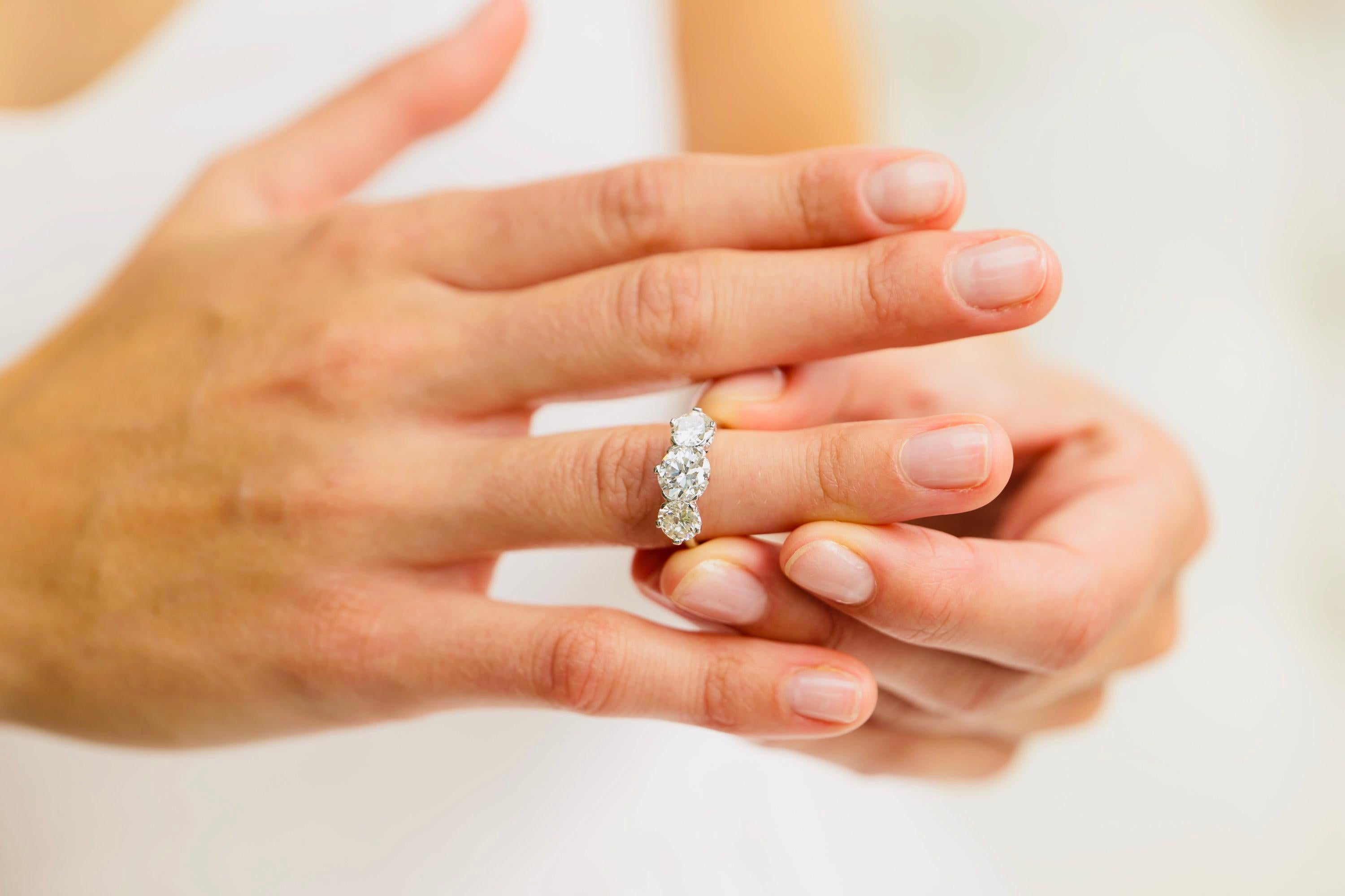 1940s, Platinum, Diamond Three-Stone Engagement Ring In Excellent Condition For Sale In Rochford, Essex