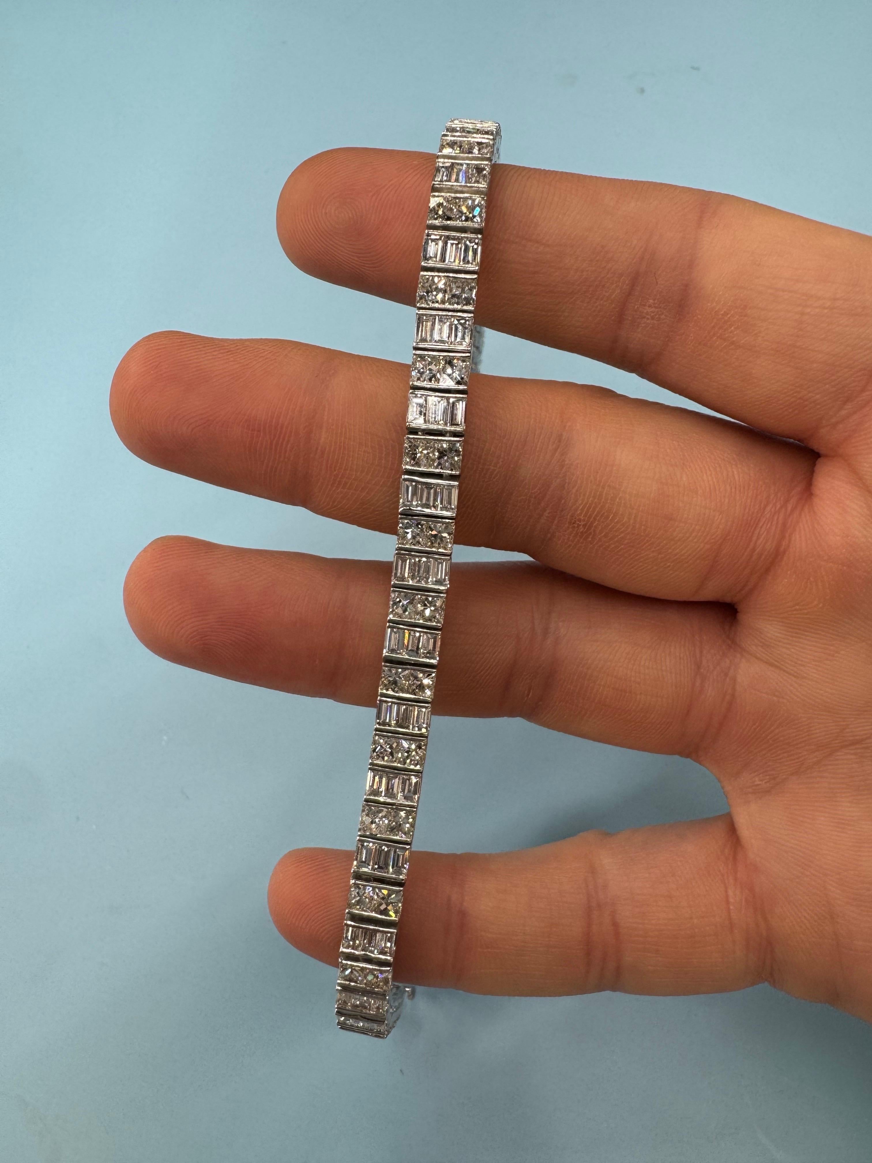 1940er Jahre Platin Französisch Cut & Baguette Diamant-Tennis-Armband 10 Karat 34 Gramm im Angebot 4