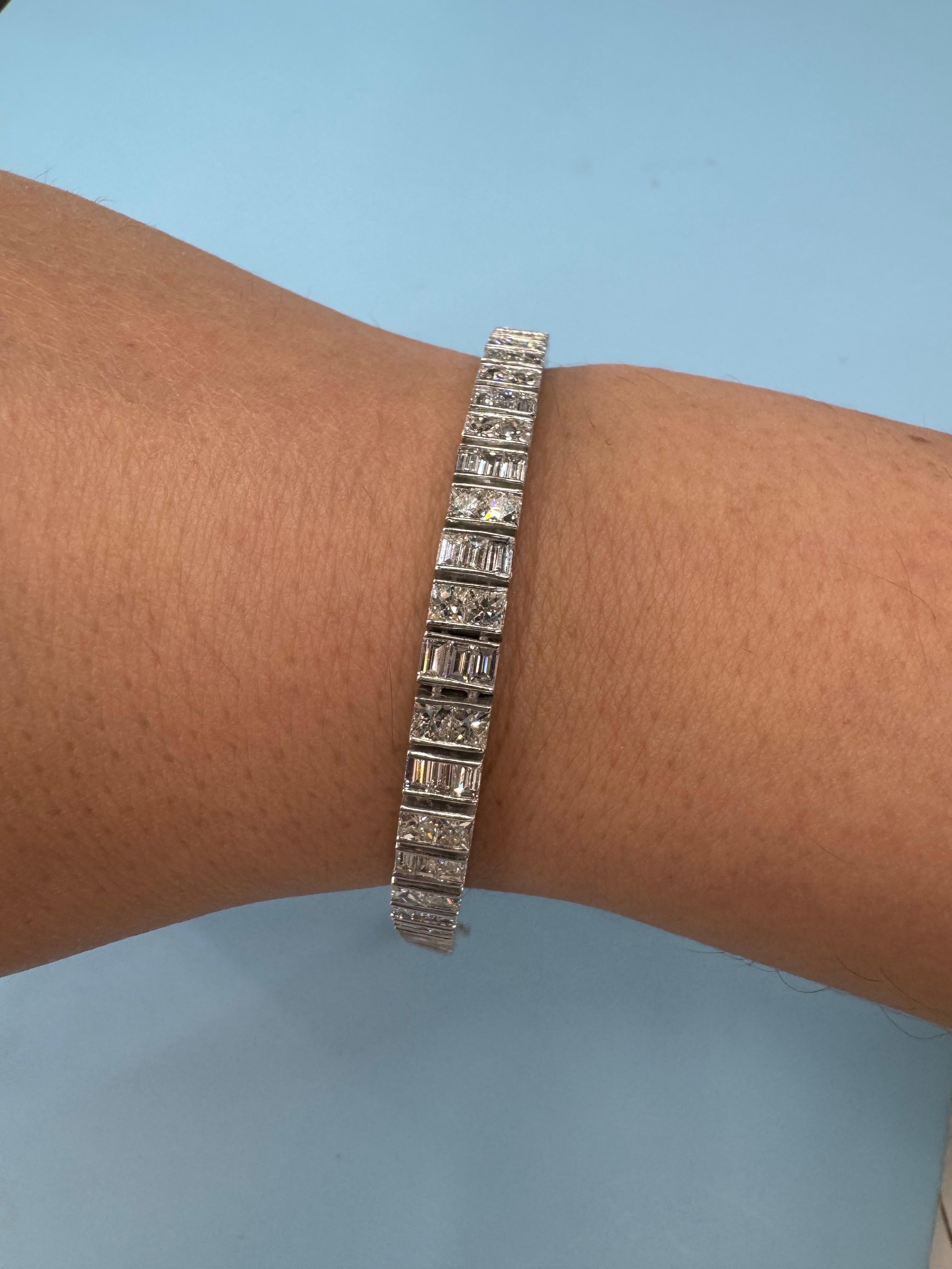 1940er Jahre Platin Französisch Cut & Baguette Diamant-Tennis-Armband 10 Karat 34 Gramm im Angebot 5