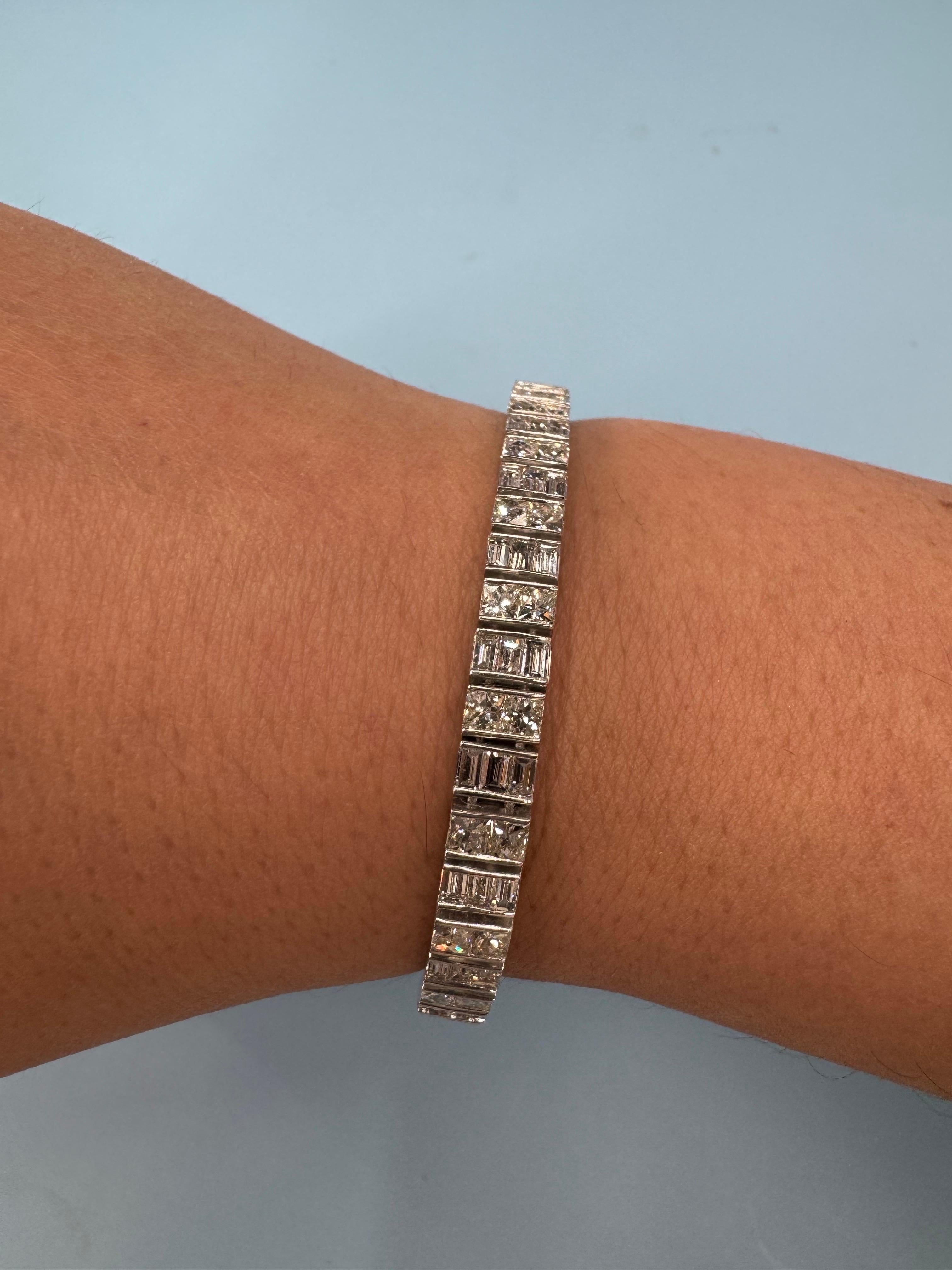 1940er Jahre Platin Französisch Cut & Baguette Diamant-Tennis-Armband 10 Karat 34 Gramm im Angebot 6