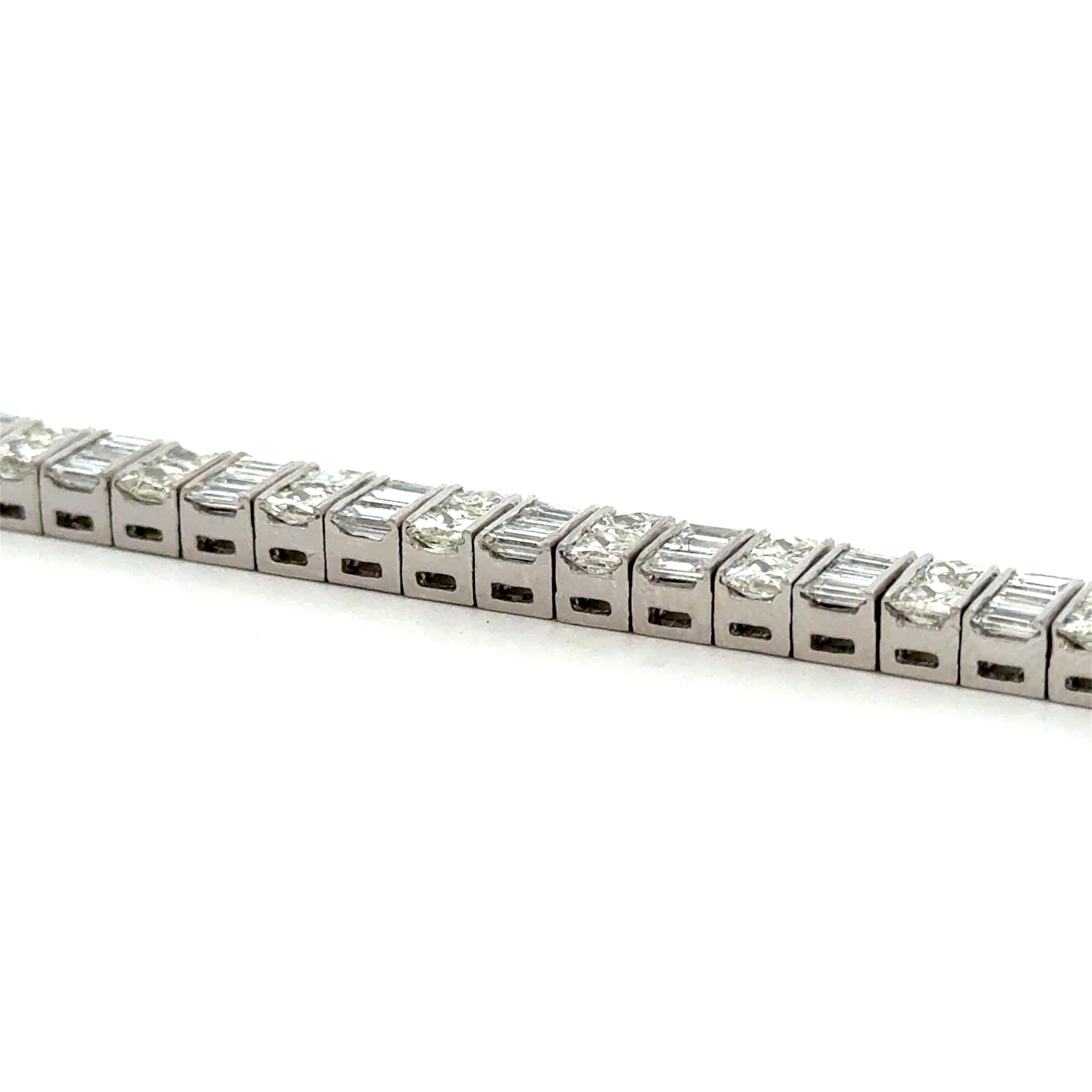 1940er Jahre Platin Französisch Cut & Baguette Diamant-Tennis-Armband 10 Karat 34 Gramm (Retro) im Angebot