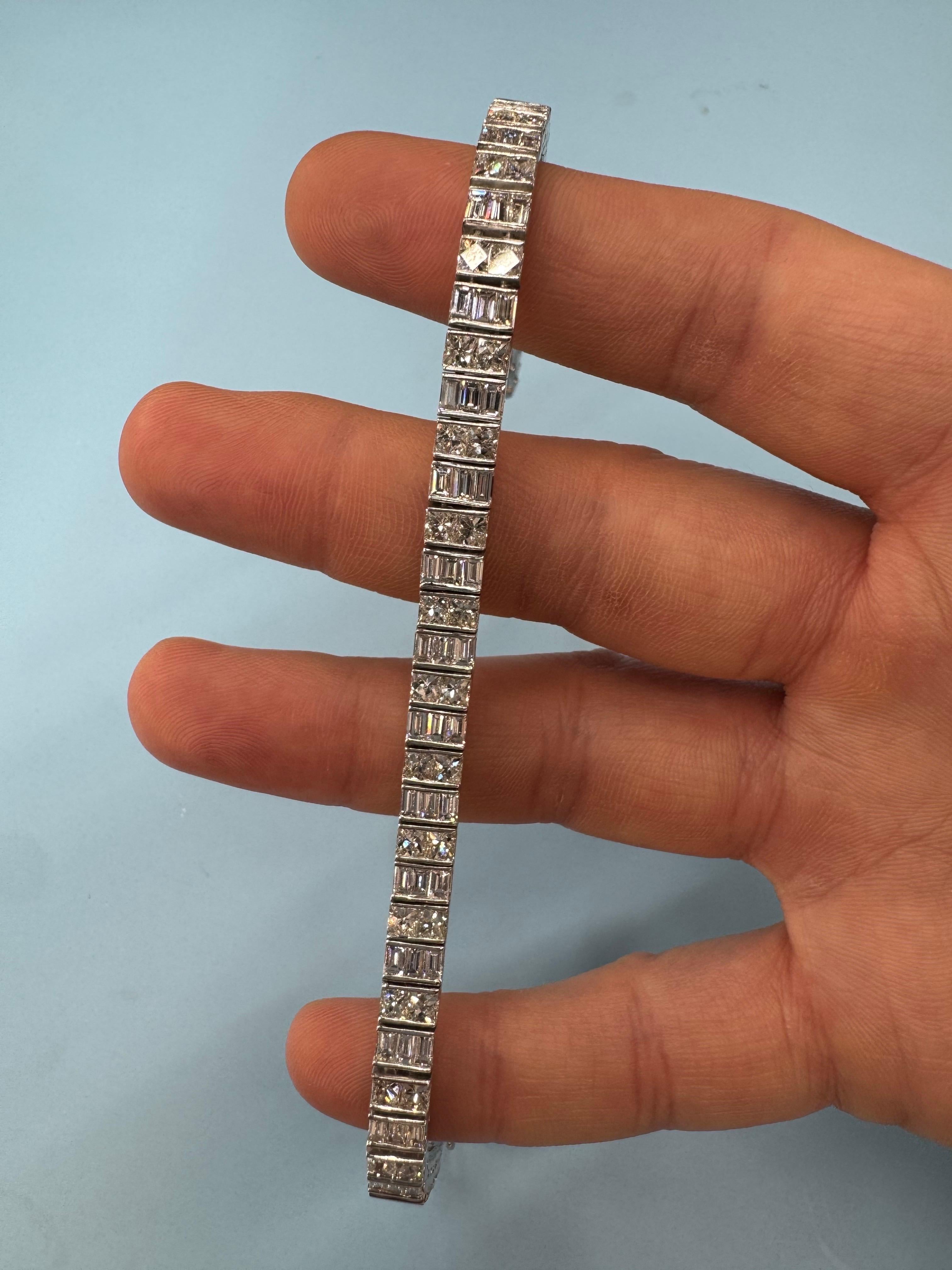 1940er Jahre Platin Französisch Cut & Baguette Diamant-Tennis-Armband 10 Karat 34 Gramm im Zustand „Neu“ im Angebot in New York, NY