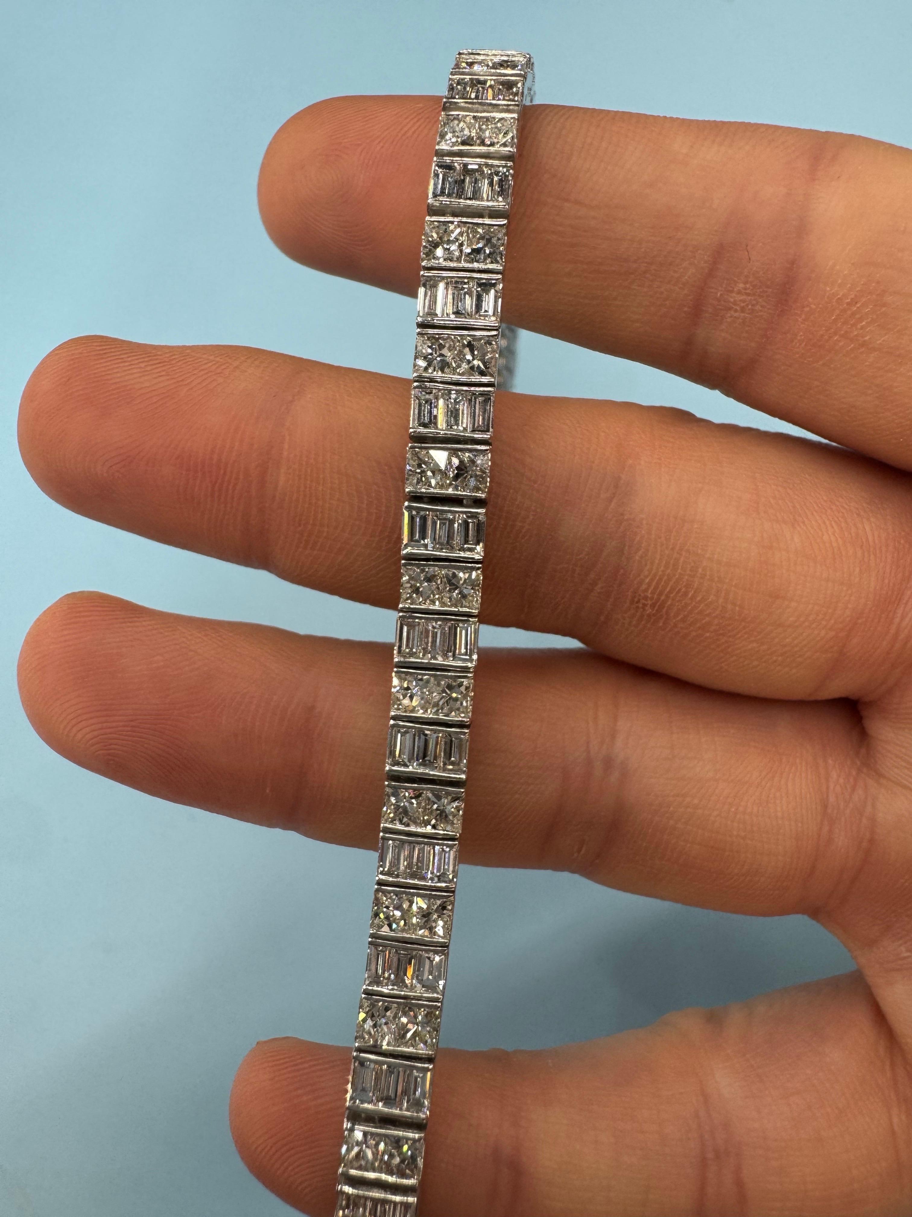 1940er Jahre Platin Französisch Cut & Baguette Diamant-Tennis-Armband 10 Karat 34 Gramm im Angebot 1