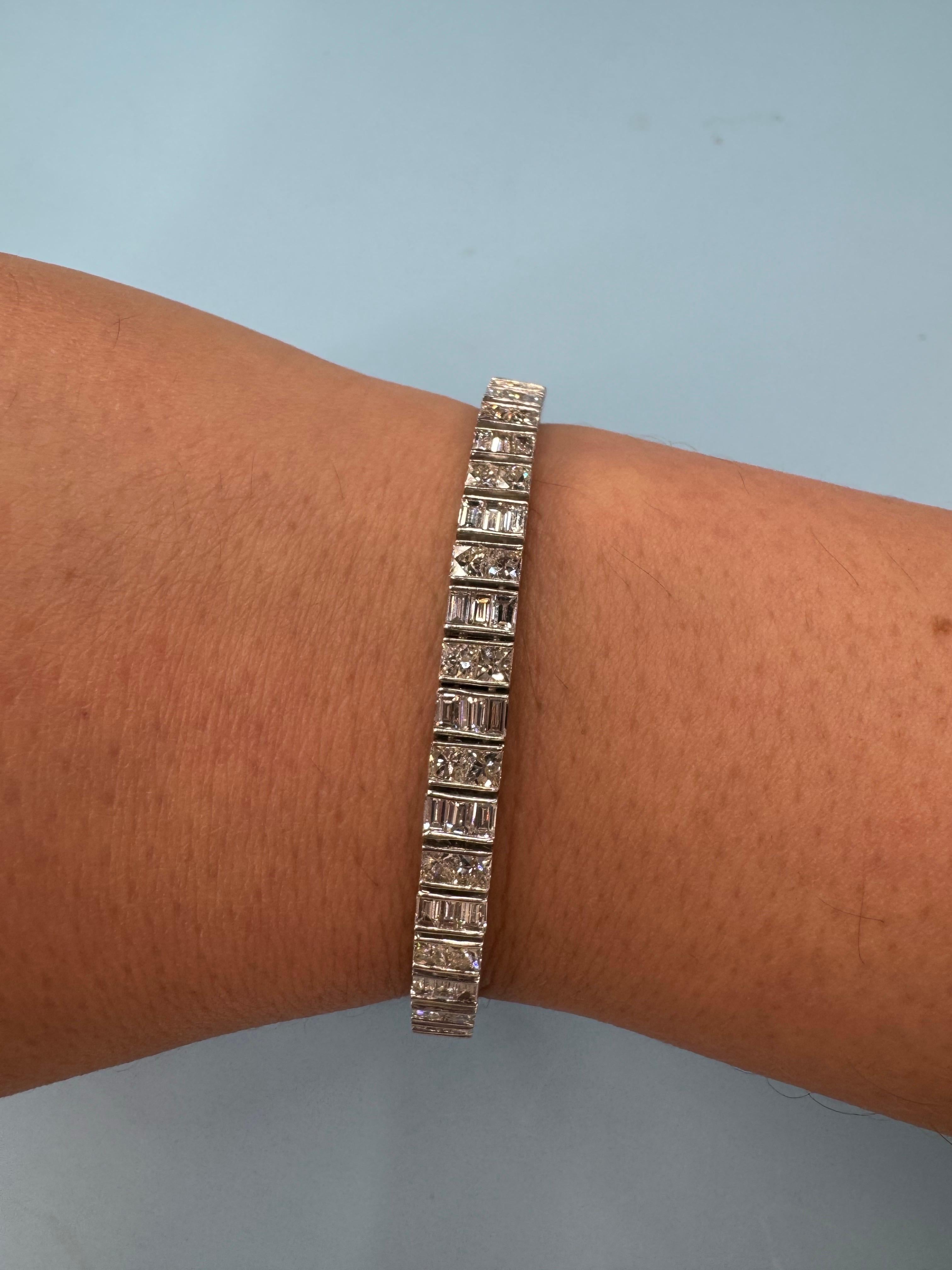 1940er Jahre Platin Französisch Cut & Baguette Diamant-Tennis-Armband 10 Karat 34 Gramm im Angebot 2