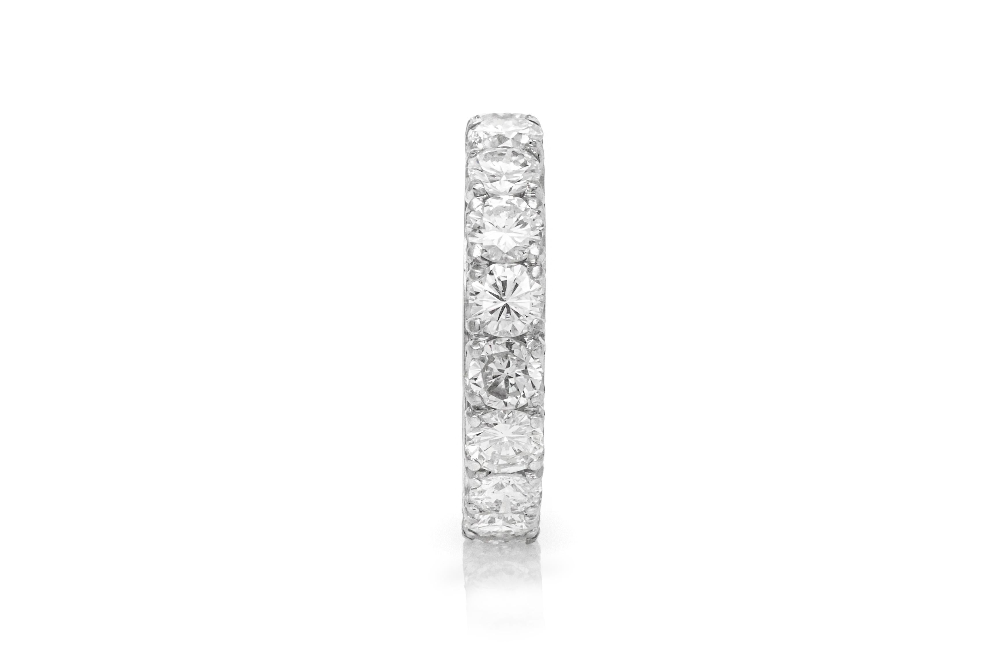 Alliance en platine avec diamants taille ronde de 6,20 carats, années 1940 Excellent état - En vente à New York, NY
