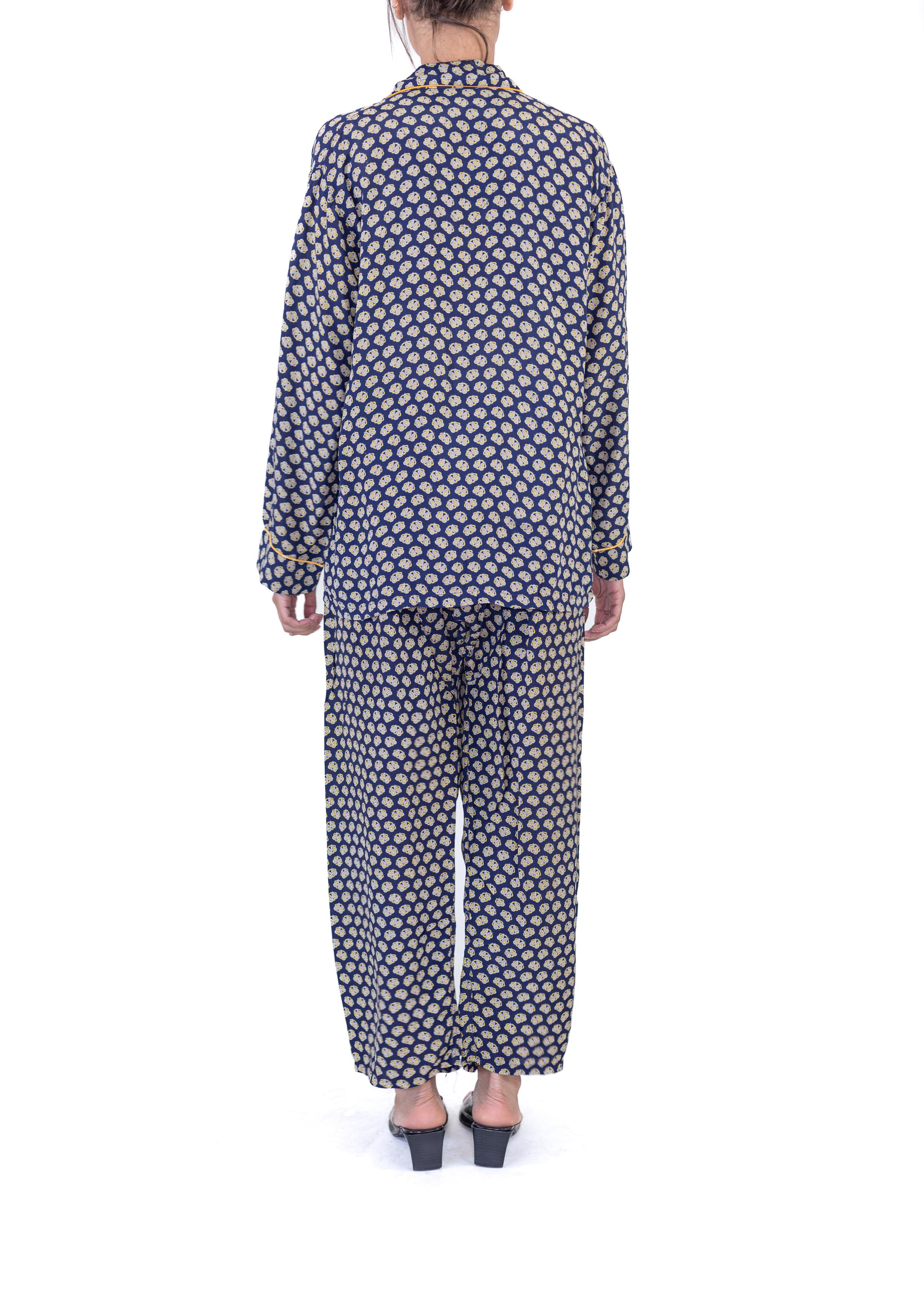 1940S Pleetway Navy Blue Cold Rayon Paisley Print Mens Pajamas In Excellent Condition In New York, NY