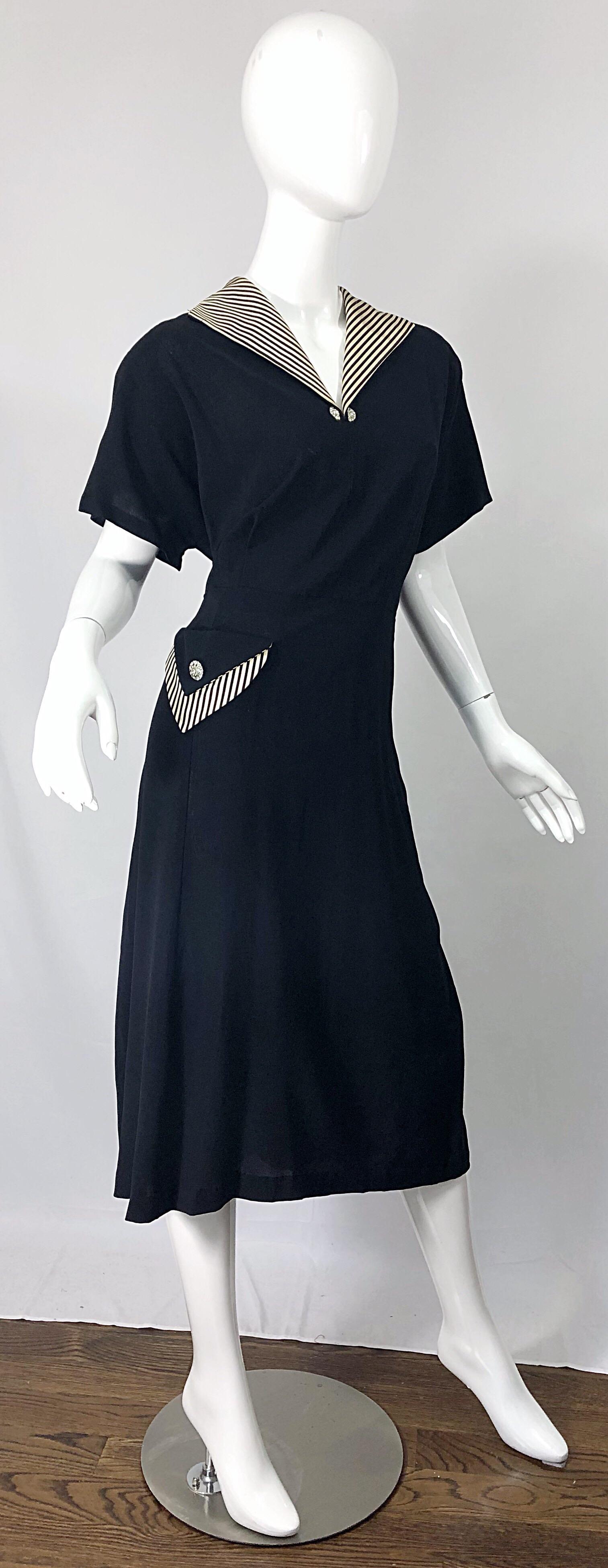 1940s Plus Size 20 / 22 Black and White Crepe Rhinestone 40s Dress and Jacket For Sale 10