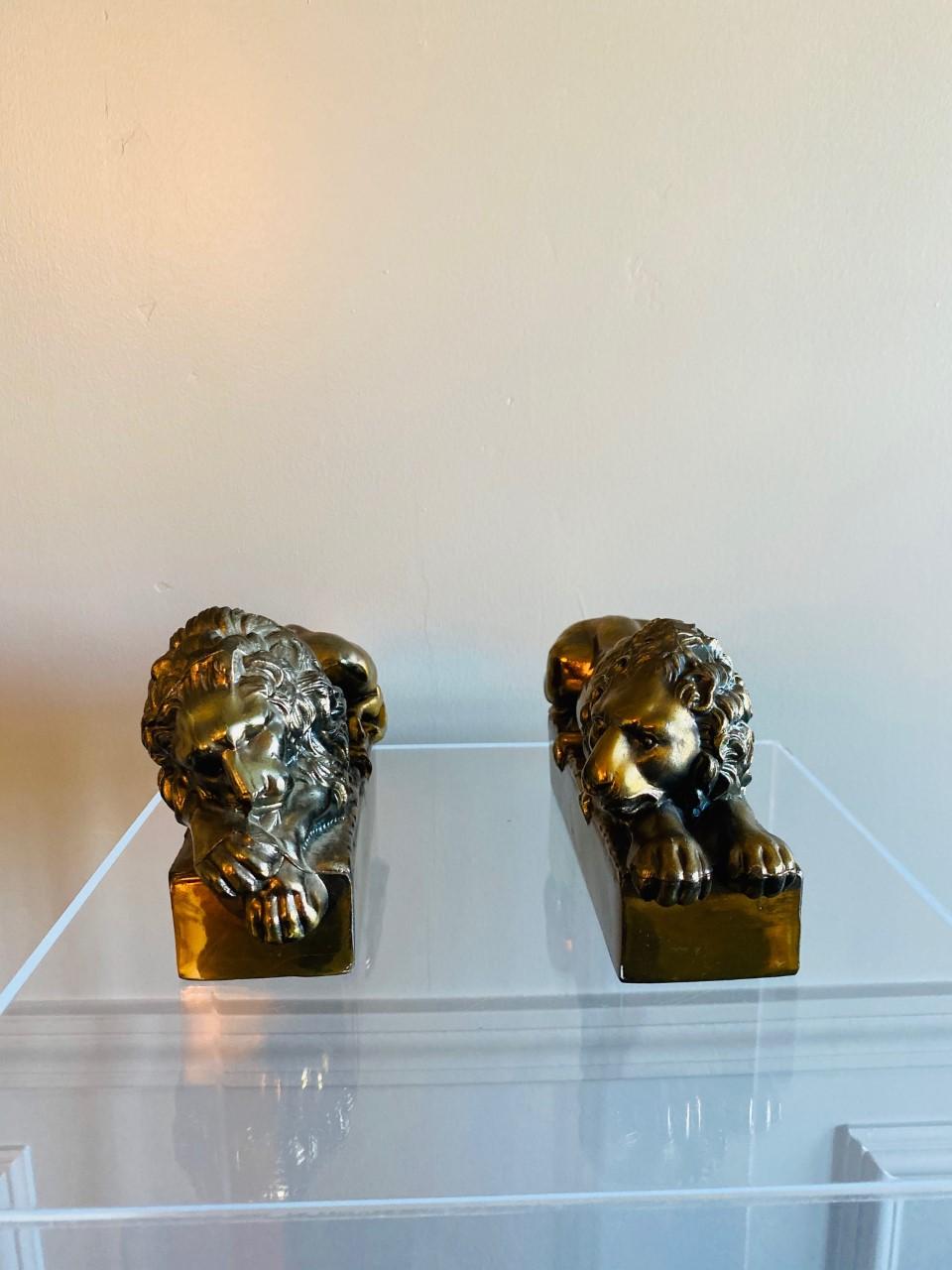 Poli Serre-livres lion Antonio Canova en bronze poli et plaqué des années 1940
