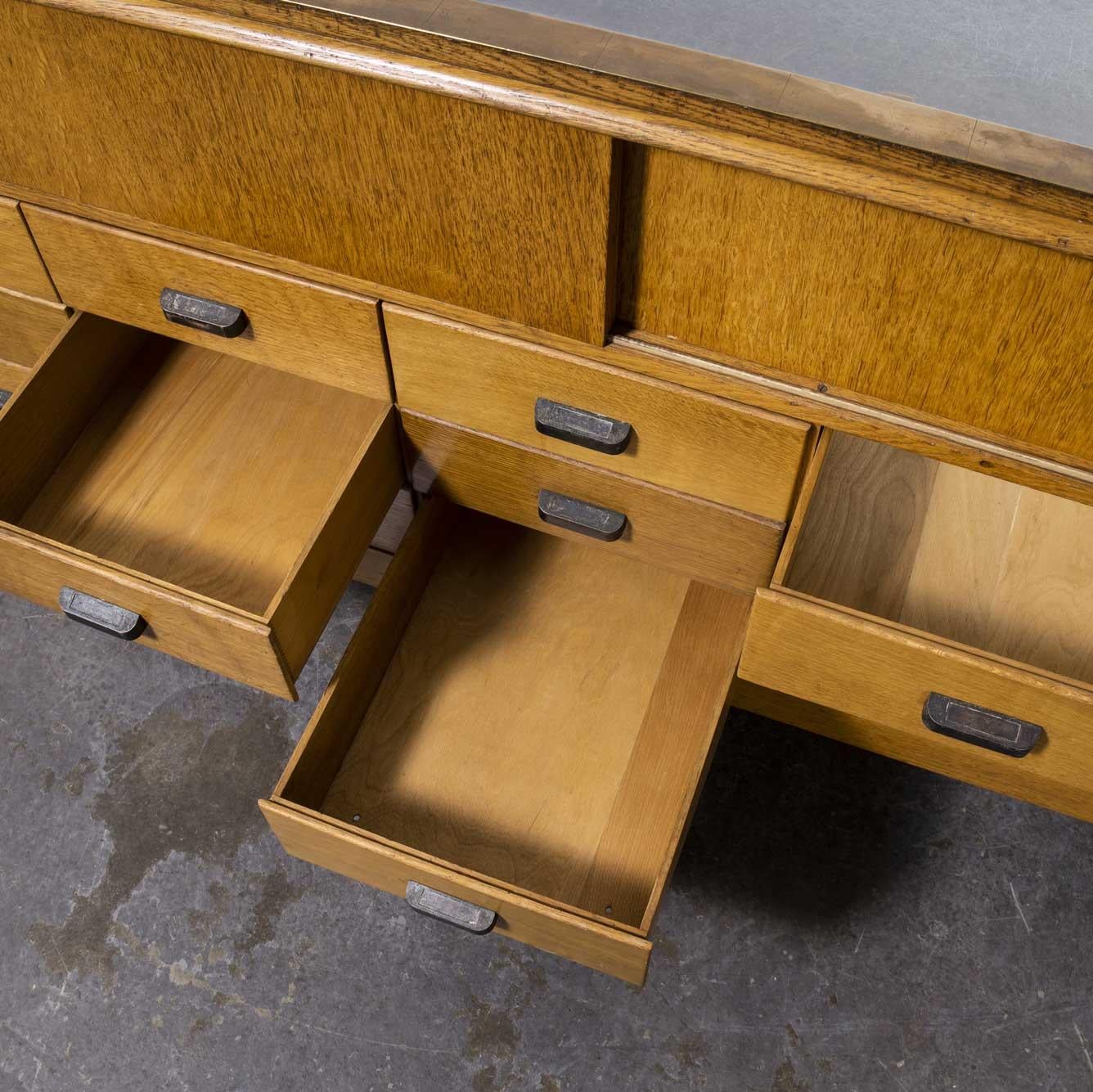 Pollards Fifteen Drawer Brass Haberdashery Cabinet à quinze tiroirs en laiton des années 1940 en vente 8