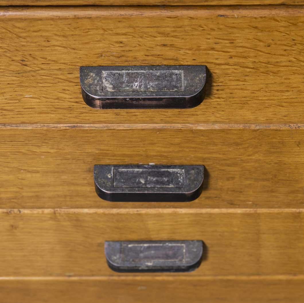 Pollards Fifteen Drawer Brass Haberdashery Cabinet à quinze tiroirs en laiton des années 1940 en vente 10
