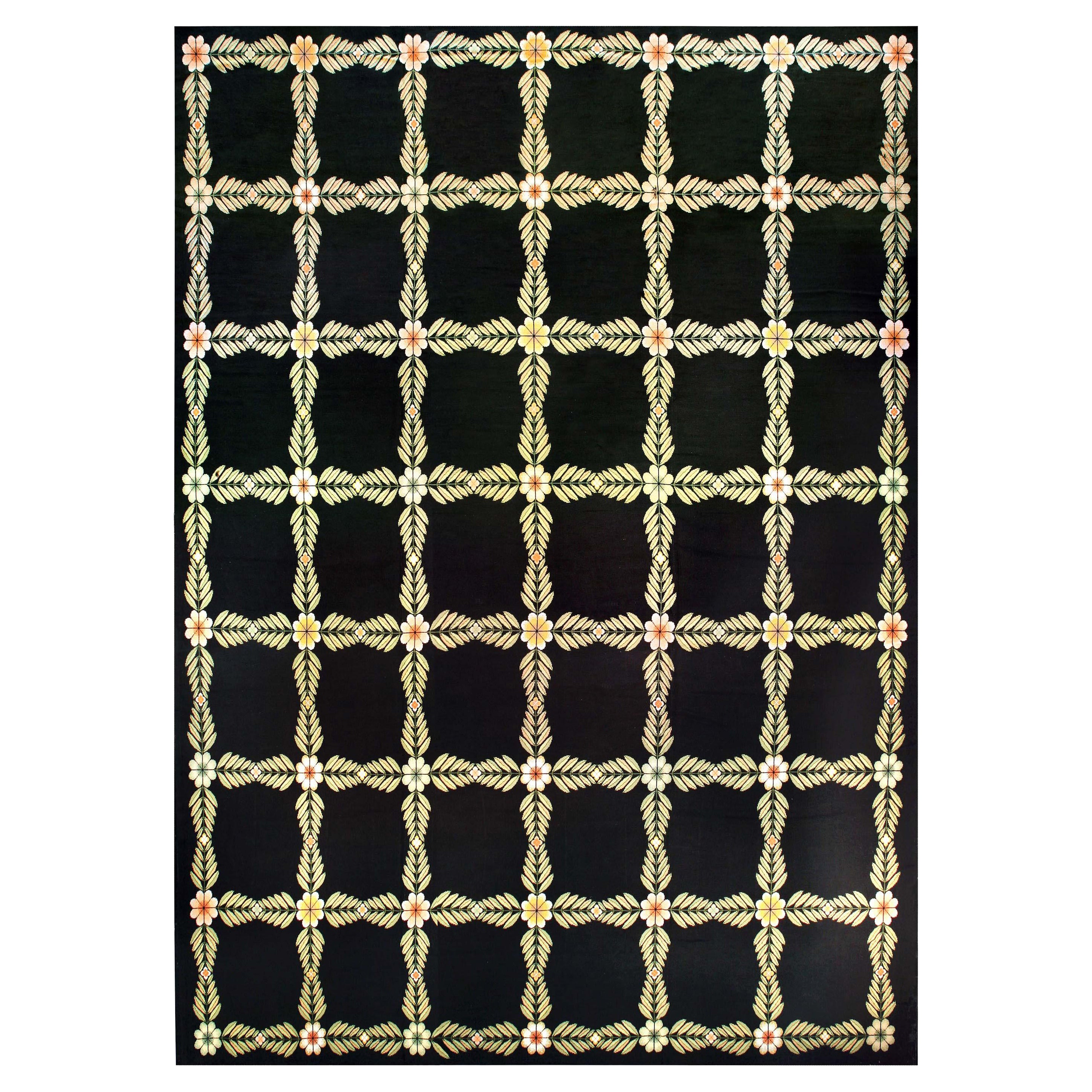 Tappeto a punta d'ago portoghese degli anni '40 con disegno floreale a traliccio Doris Leslie Blau in vendita