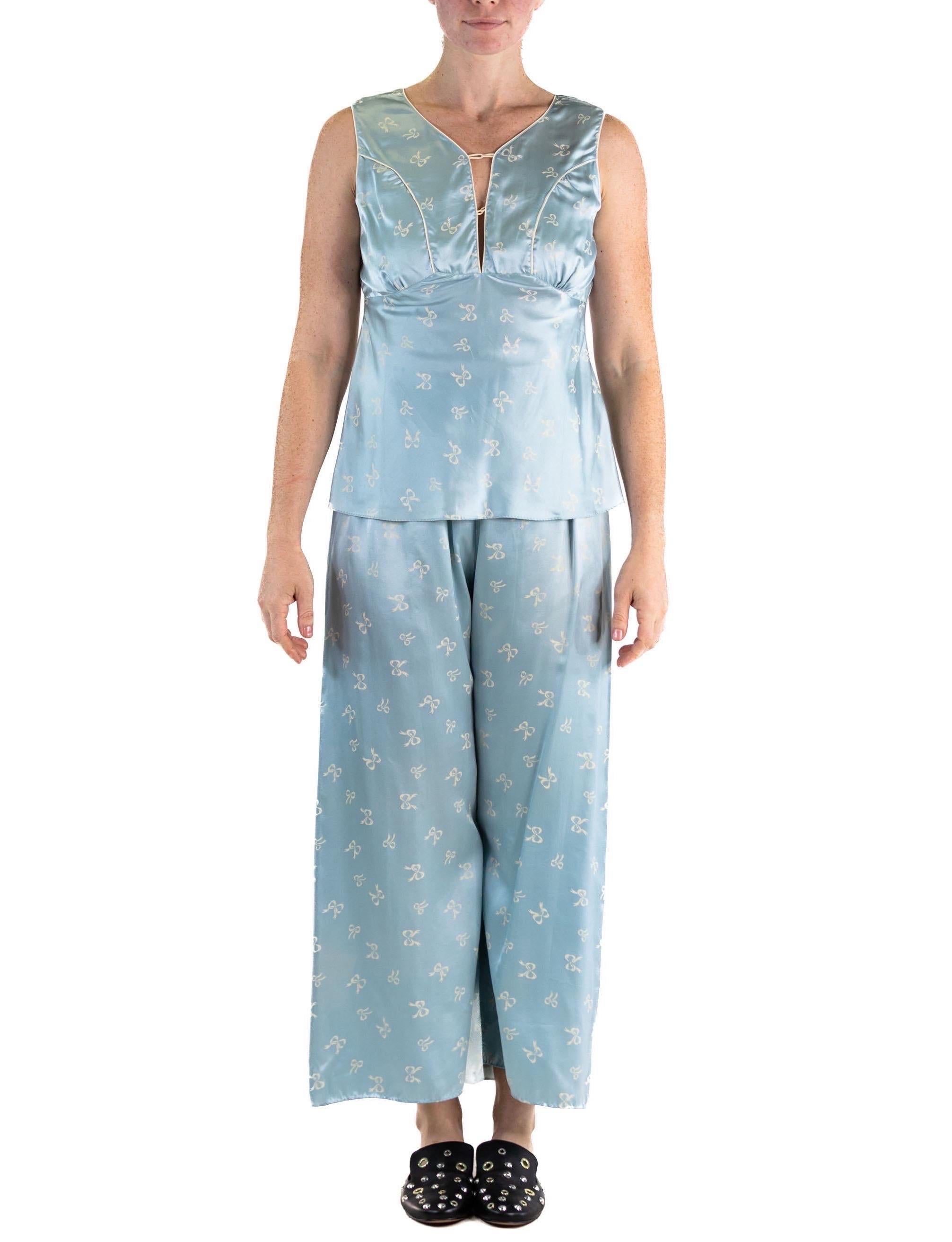 1940S Powdered Blue Rayon Satin Bow Print Pajamas In Excellent Condition For Sale In New York, NY