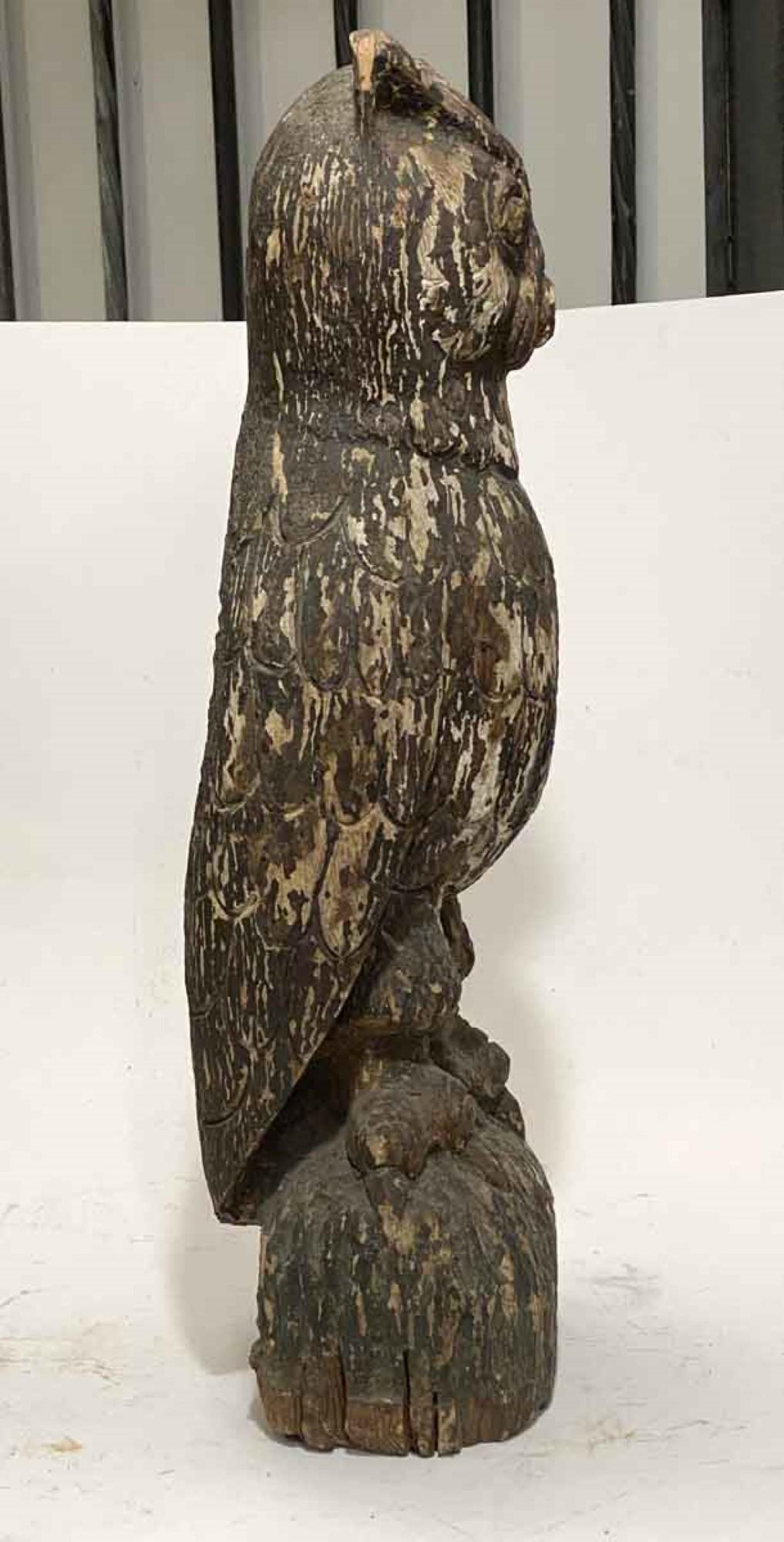 1940s Primitive Hand Carved Wood Owl Statue with Original Weathered Patina In Good Condition In New York, NY