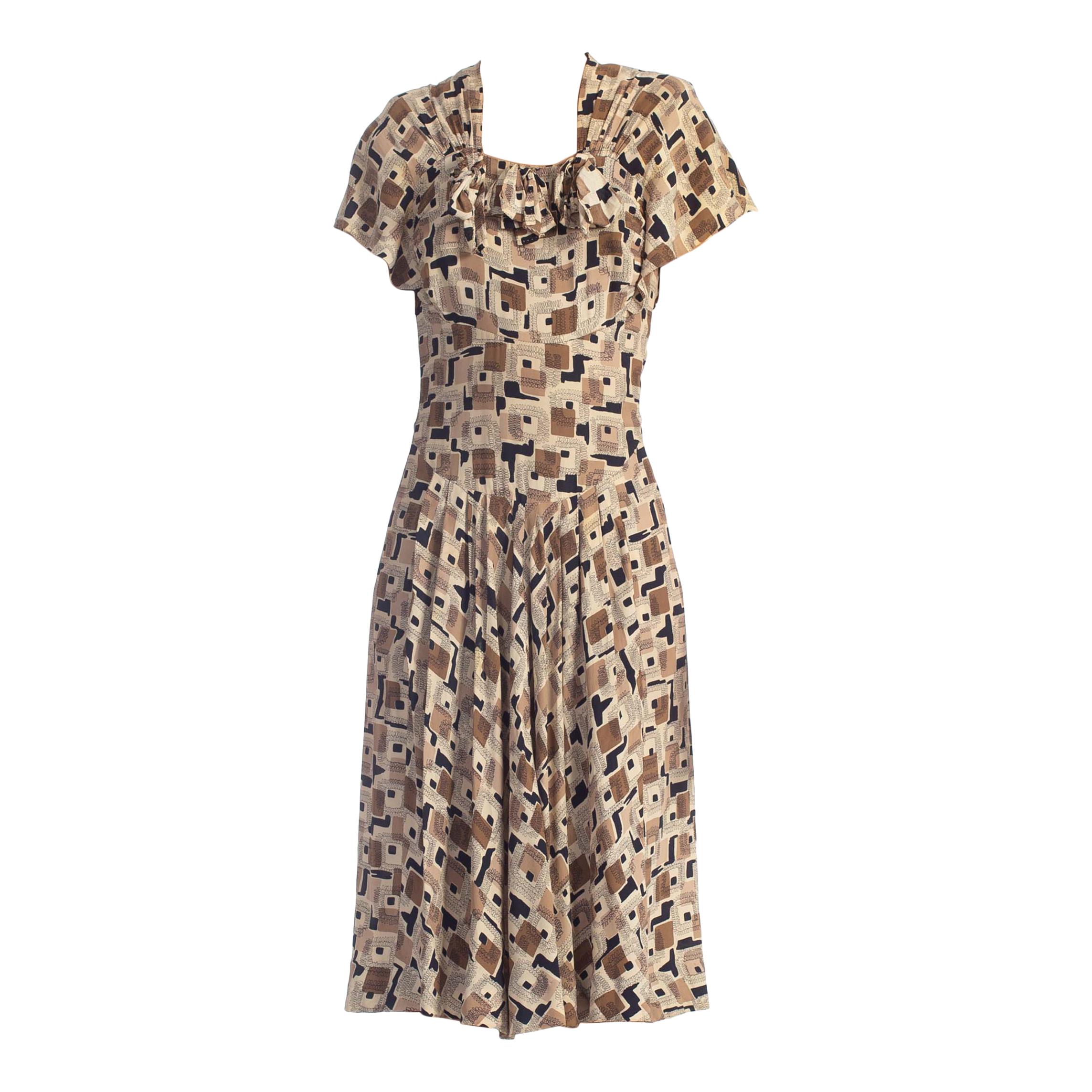 1940S Printed Rayon Crepe Dress With Bows & Pockets For Sale