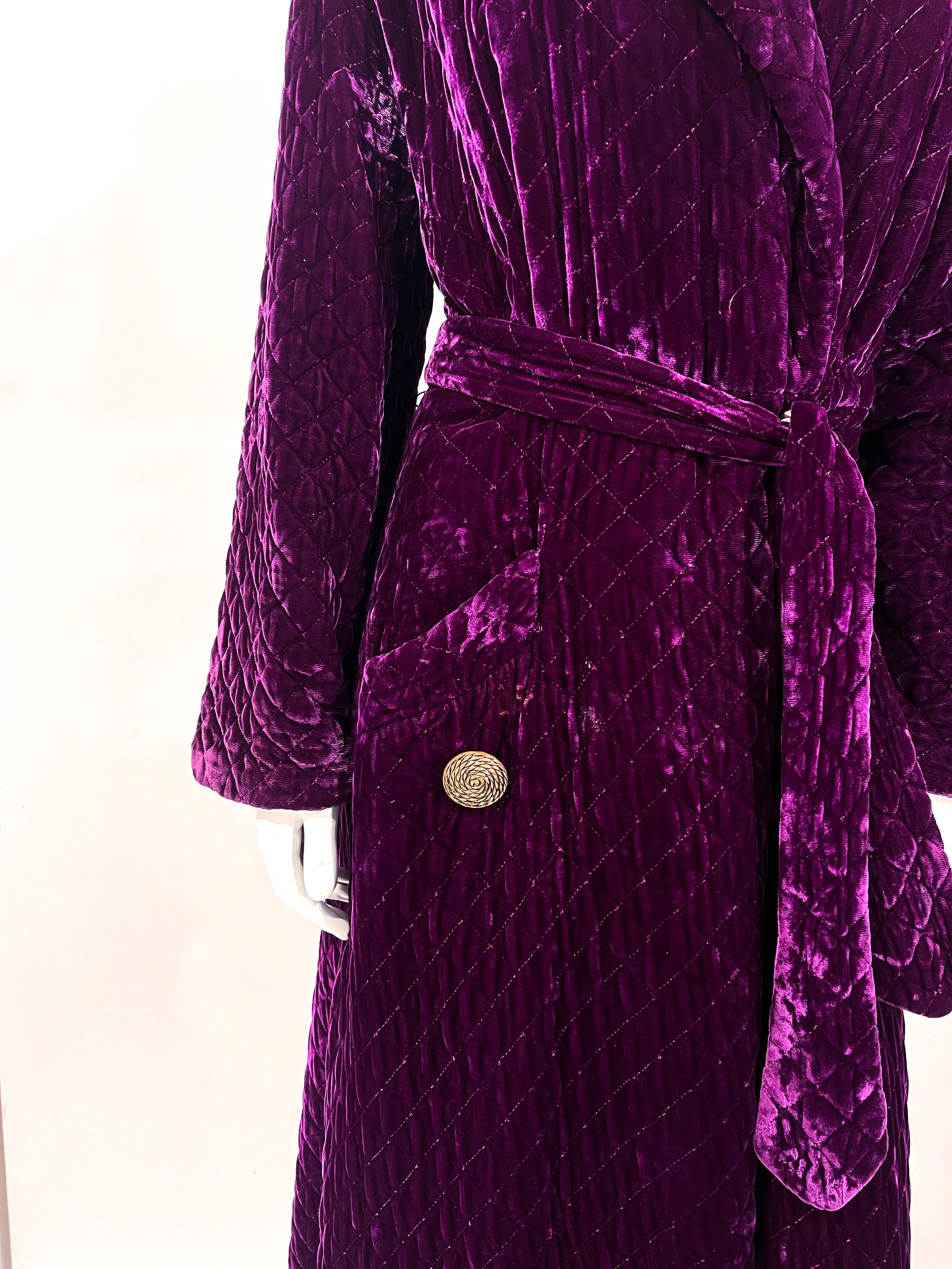 1940s Purple Velvet Robe In Good Condition For Sale In San Francisco, CA