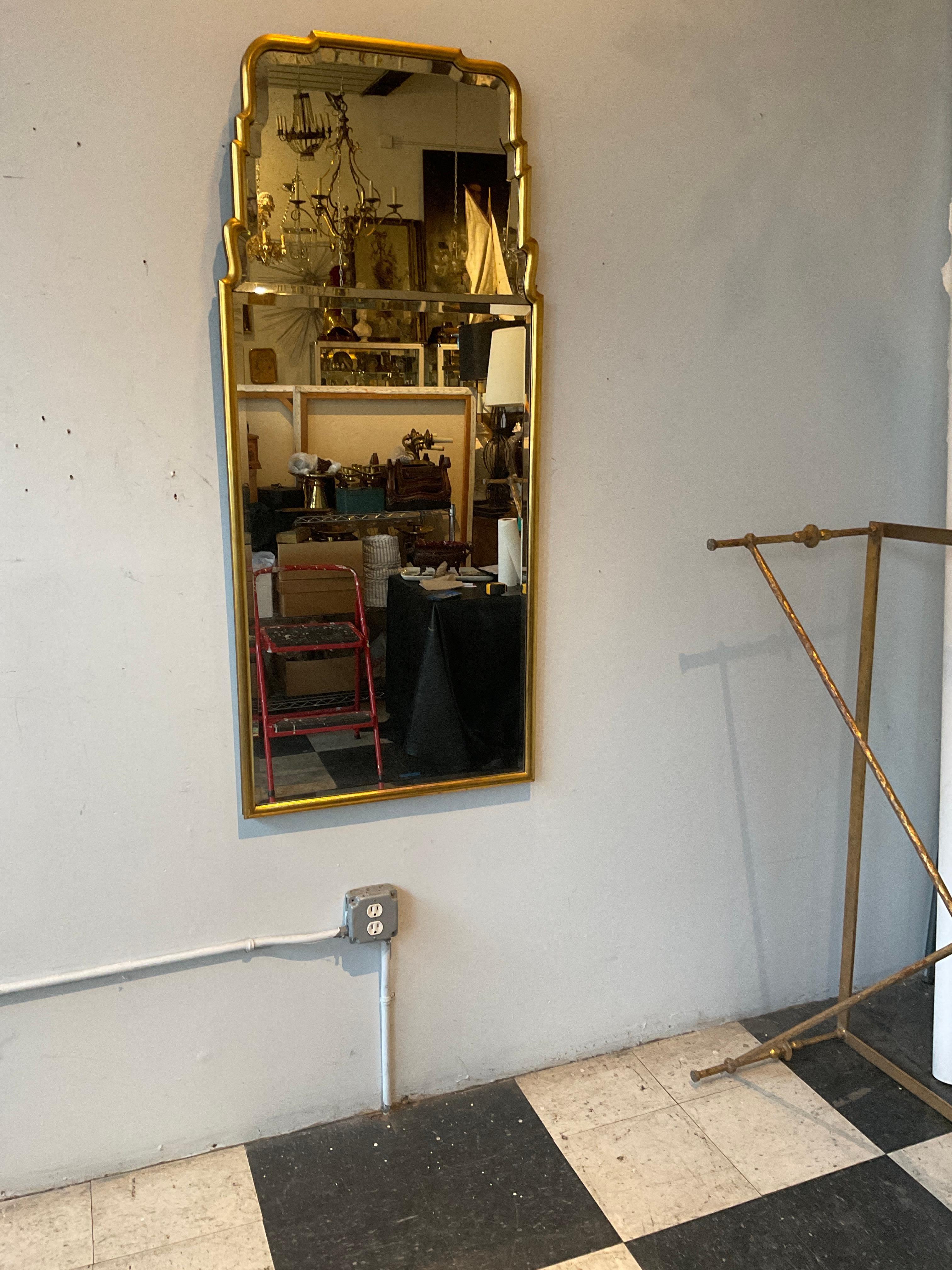 1940s Queen Anne Beveled Mirror in Gilt Wood Frame 3