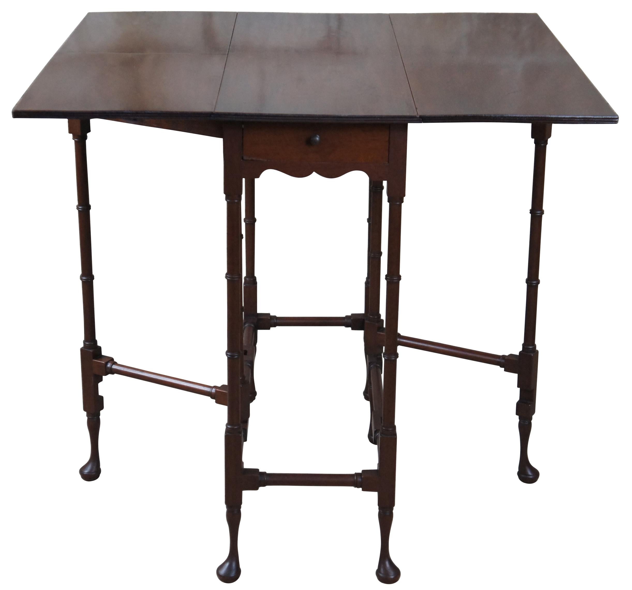 1940s Quigley George III Style Mahogany Spider Gate Leg Split Drop Leaf Table In Good Condition In Dayton, OH
